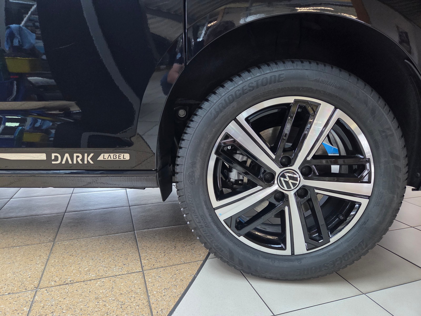 VW - Caddy 2,0 TDI Dark Label Maxi LED Navi AHK_11