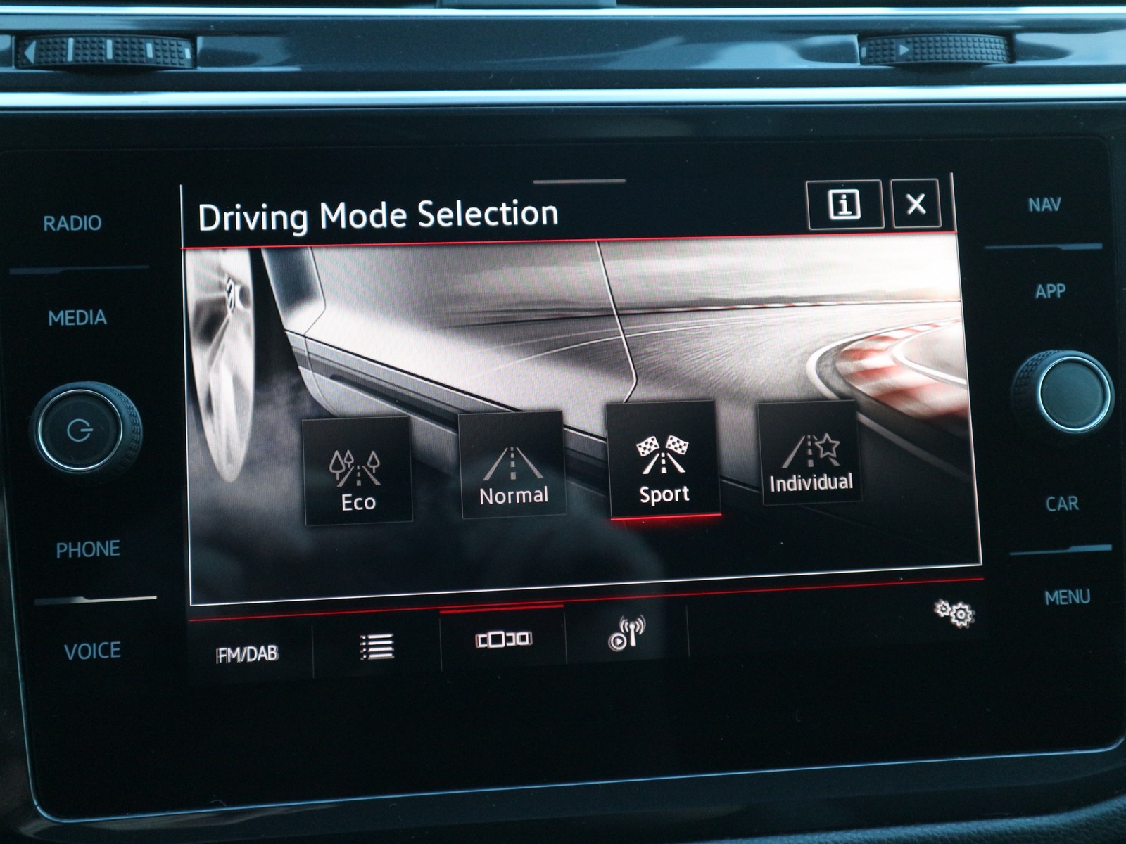 VW - Tiguan 2,0 TDI R-Line Black 4M /Matrix/AHK/KAM_13