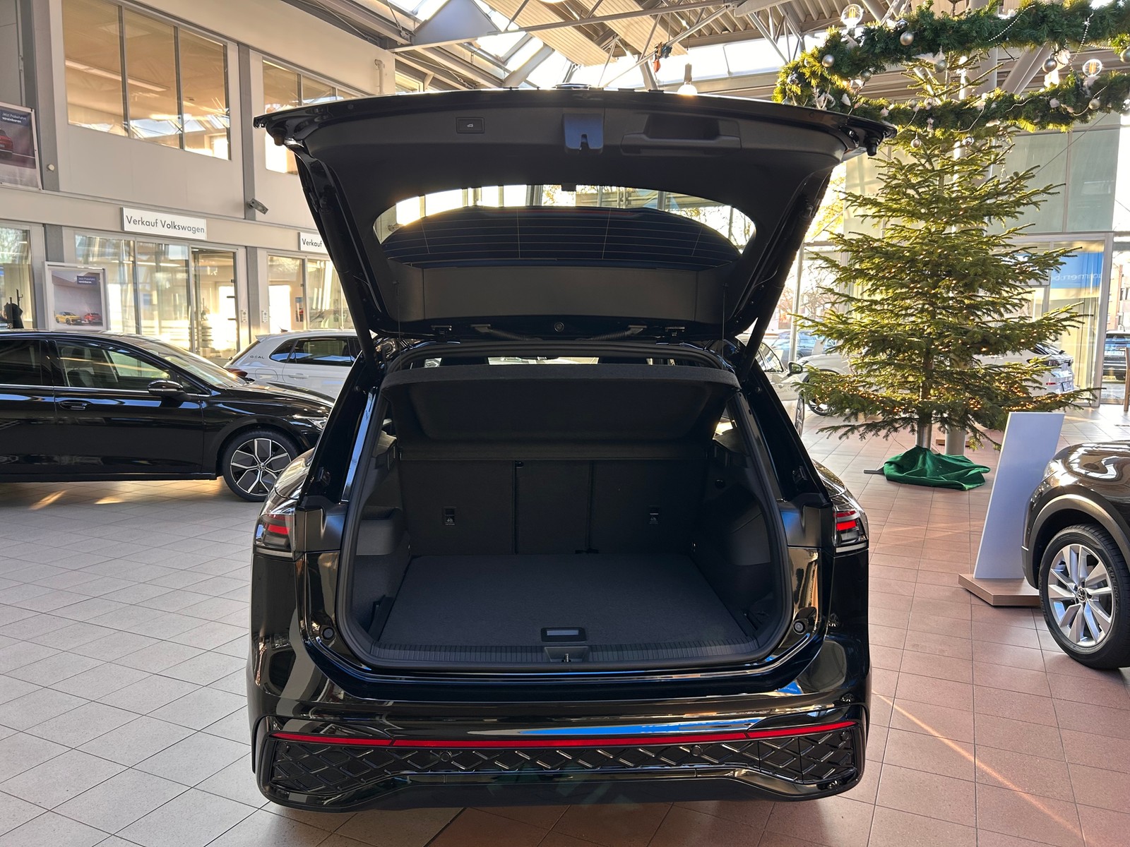 VW - Tiguan 2,0 TDI R-Line AHK NAVI LED_20