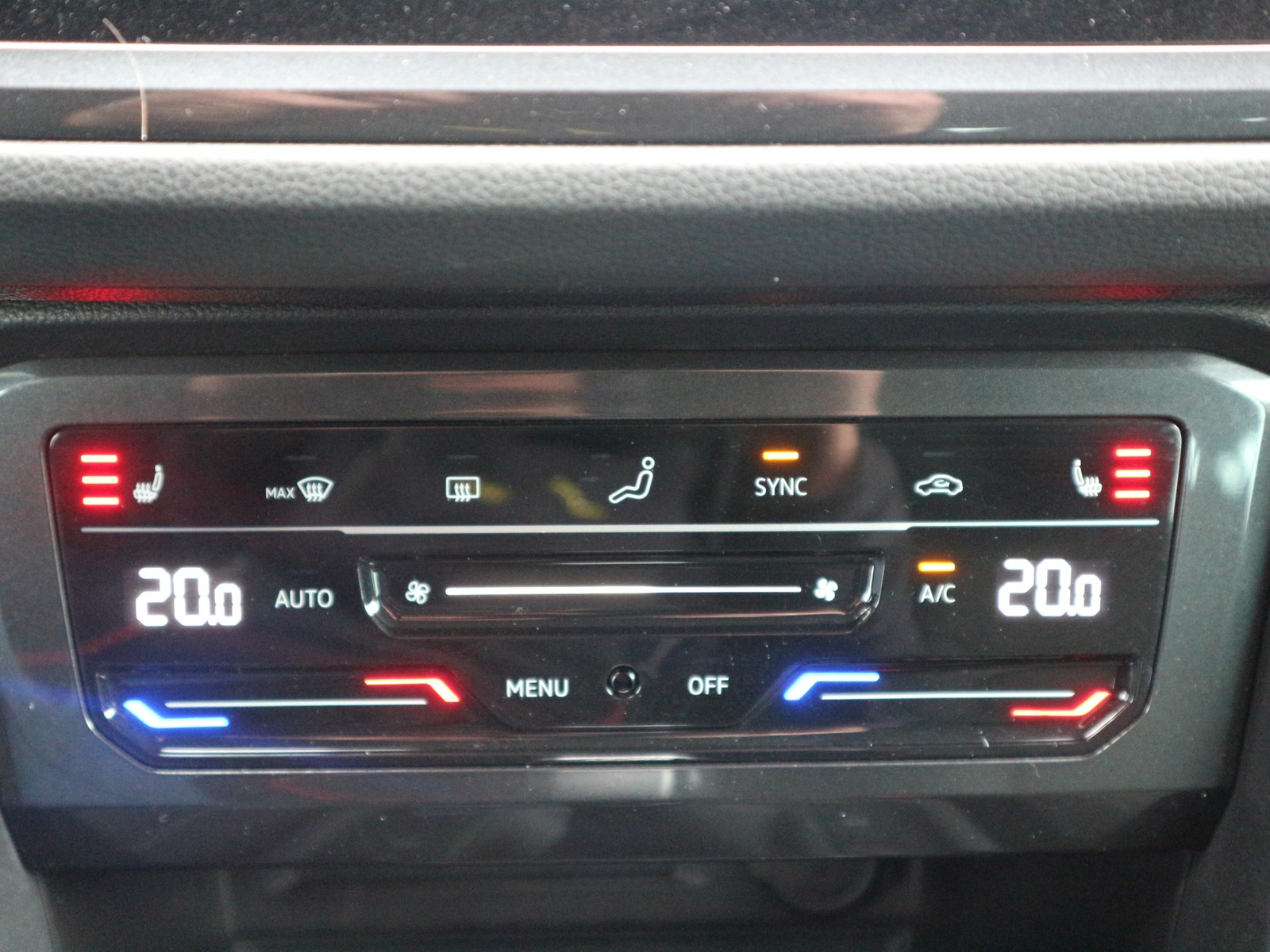 VW - Tiguan 2,0 TDI Elegance Matrix Navi AHK_11 VW - Tiguan 2,0 TDI Elegance Matrix Navi AHK_11