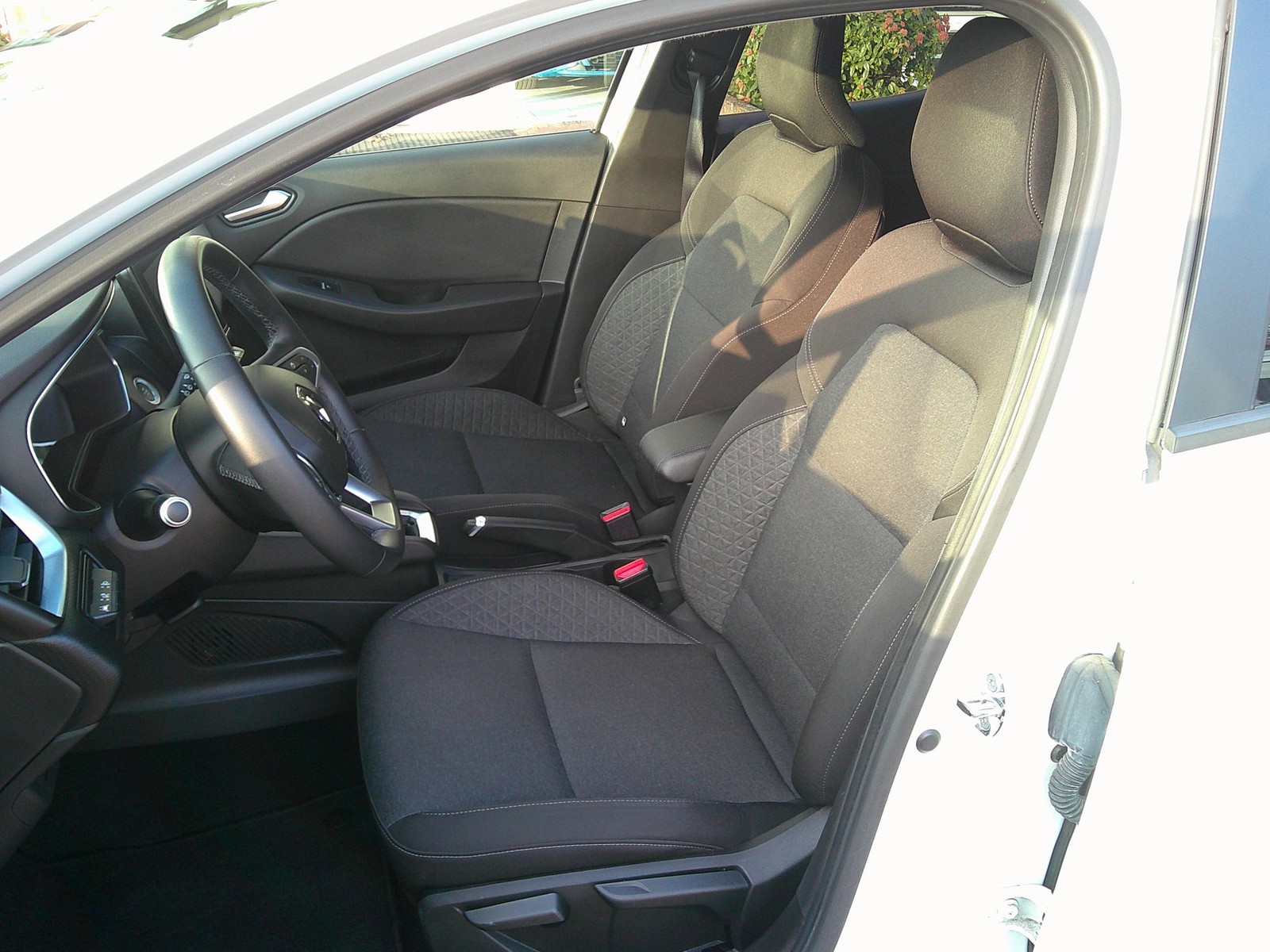 Renault - Clio V 1.0 TCe 100 Experience Navi+Tempomat+LED_2