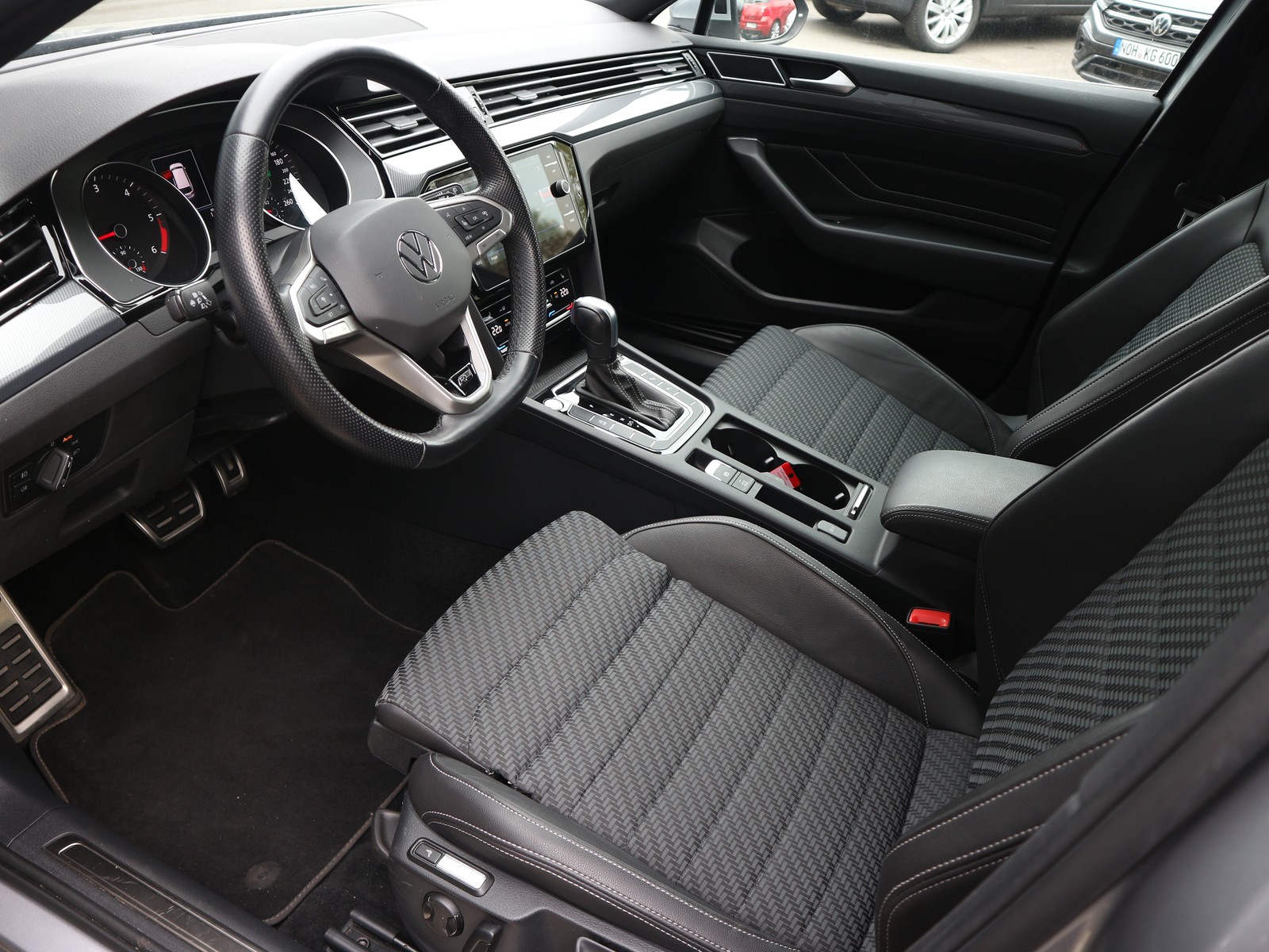 VW - Passat Variant 2.0 TDI DSG R Line /MATRIX/IQDRIVE/MASSAGE_25