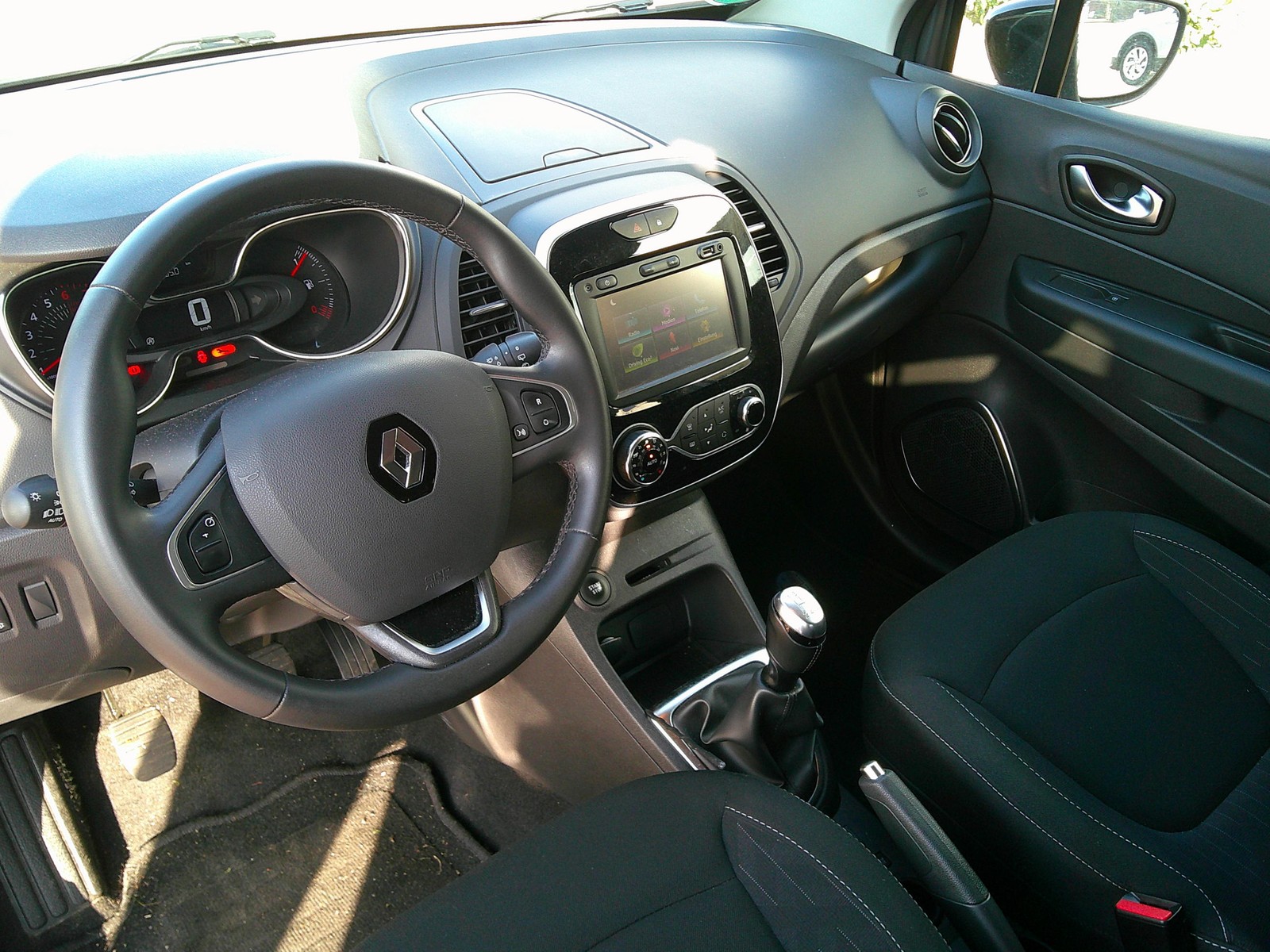 Renault - Captur 0.9 TCe  Limited Tempomat+PDC+Keyless+AHK_3