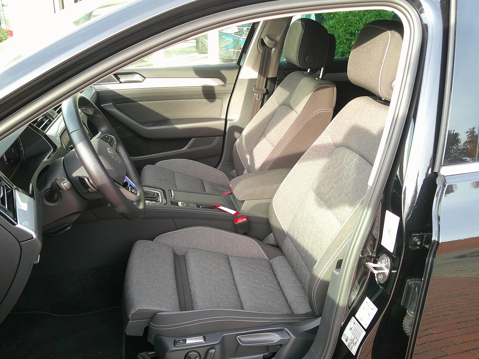 VW - Passat Variant GTE Matrix Navi AHK_2