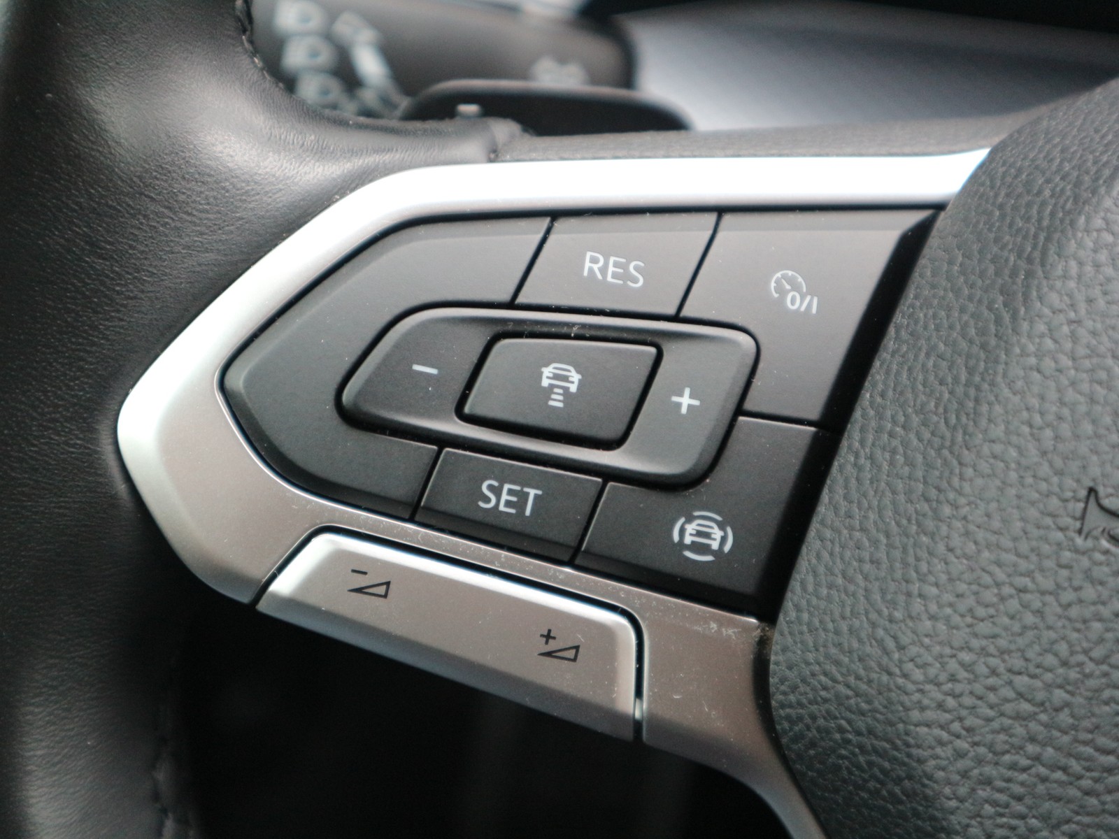 VW - Golf VIII 1,0 eTSI United LED Navi Lane Assist_4