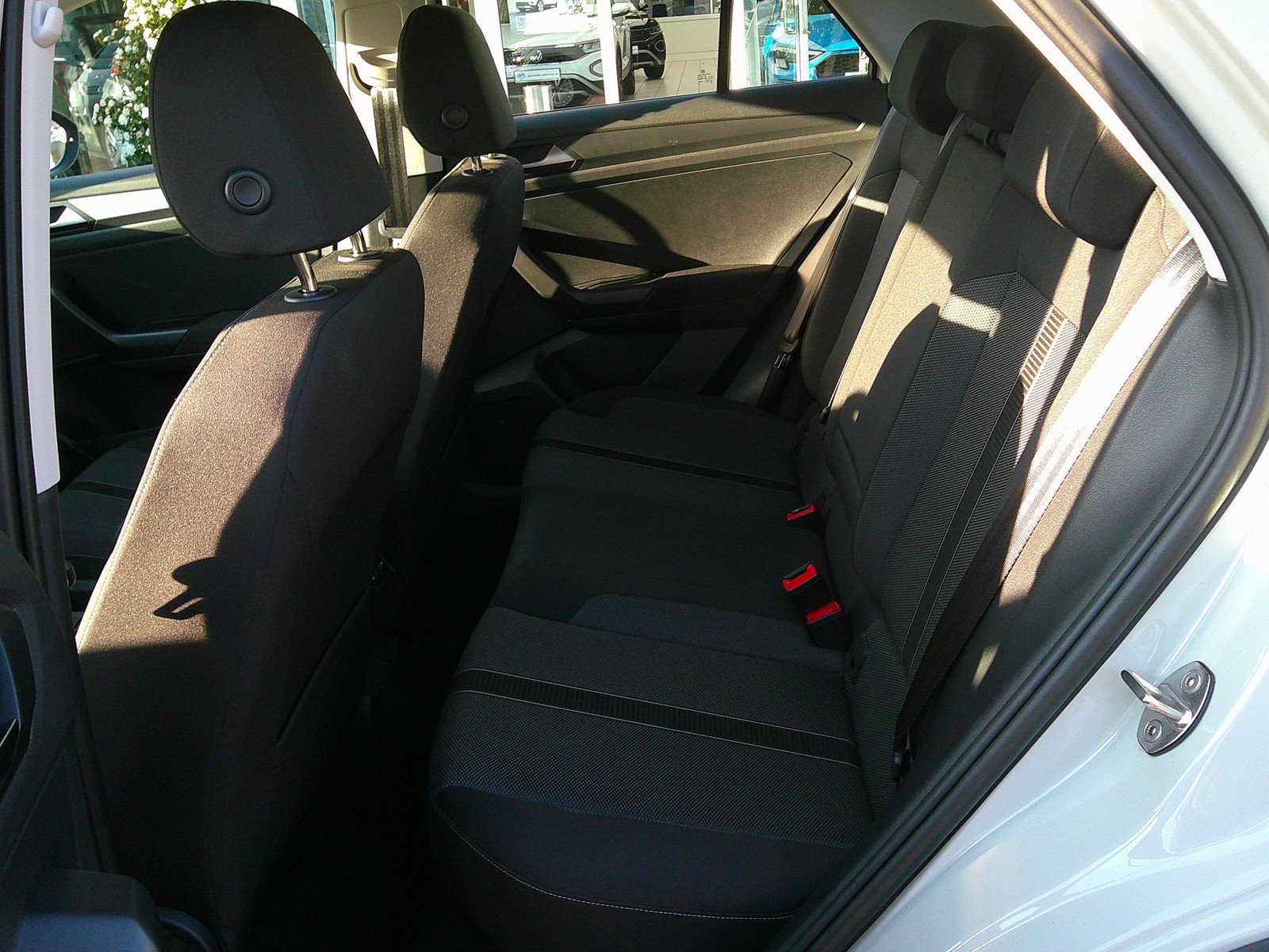 VW - T-Roc 1.5 TSI DSG Life Si.-Hzg.+NAVI+PDC+LED+AHK_8