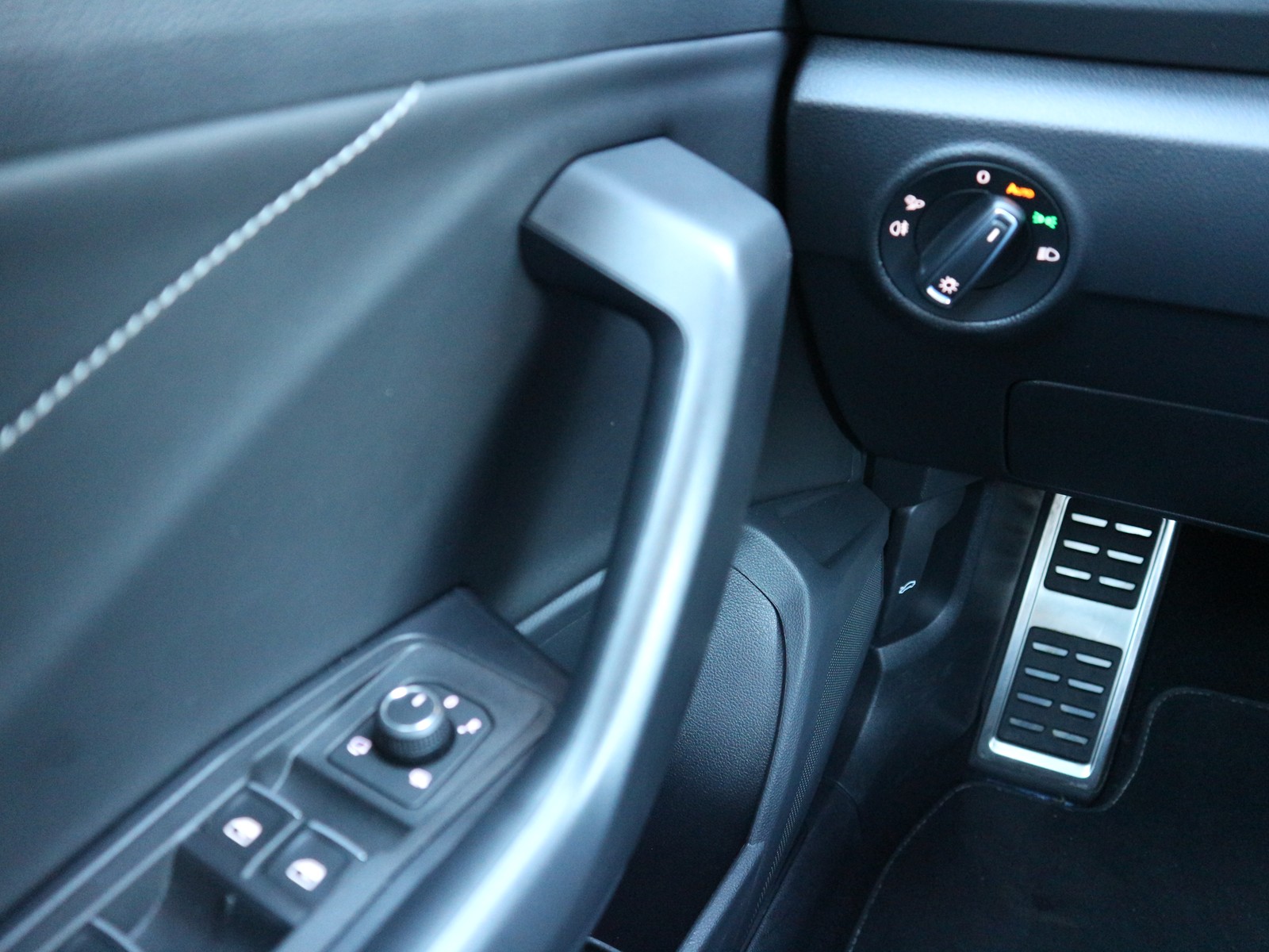 VW - T-Roc 1.5 TSI DSG R-Line NAVI+LED+ACC+KAMERA+AHK_5