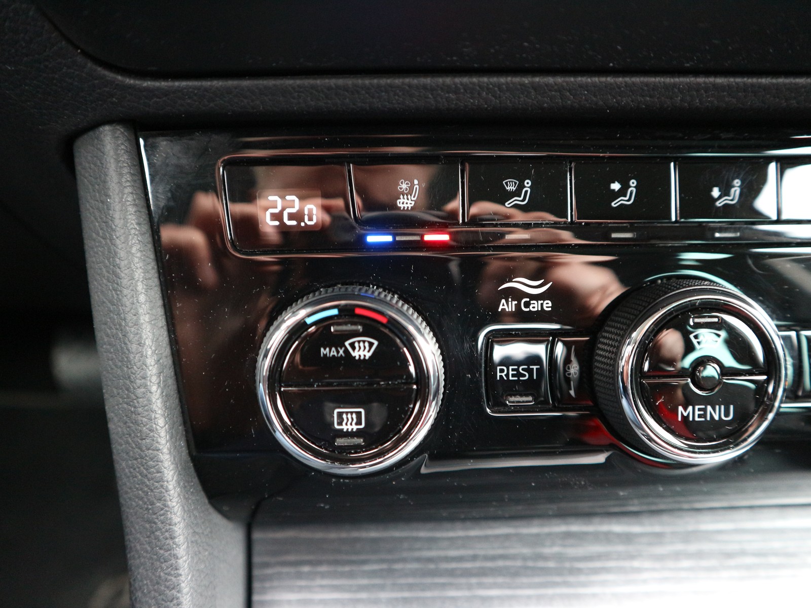 Skoda - Superb Combi 2.0 TDI DSG Premium Edition /AHK/LEDER/MASSAGE_13