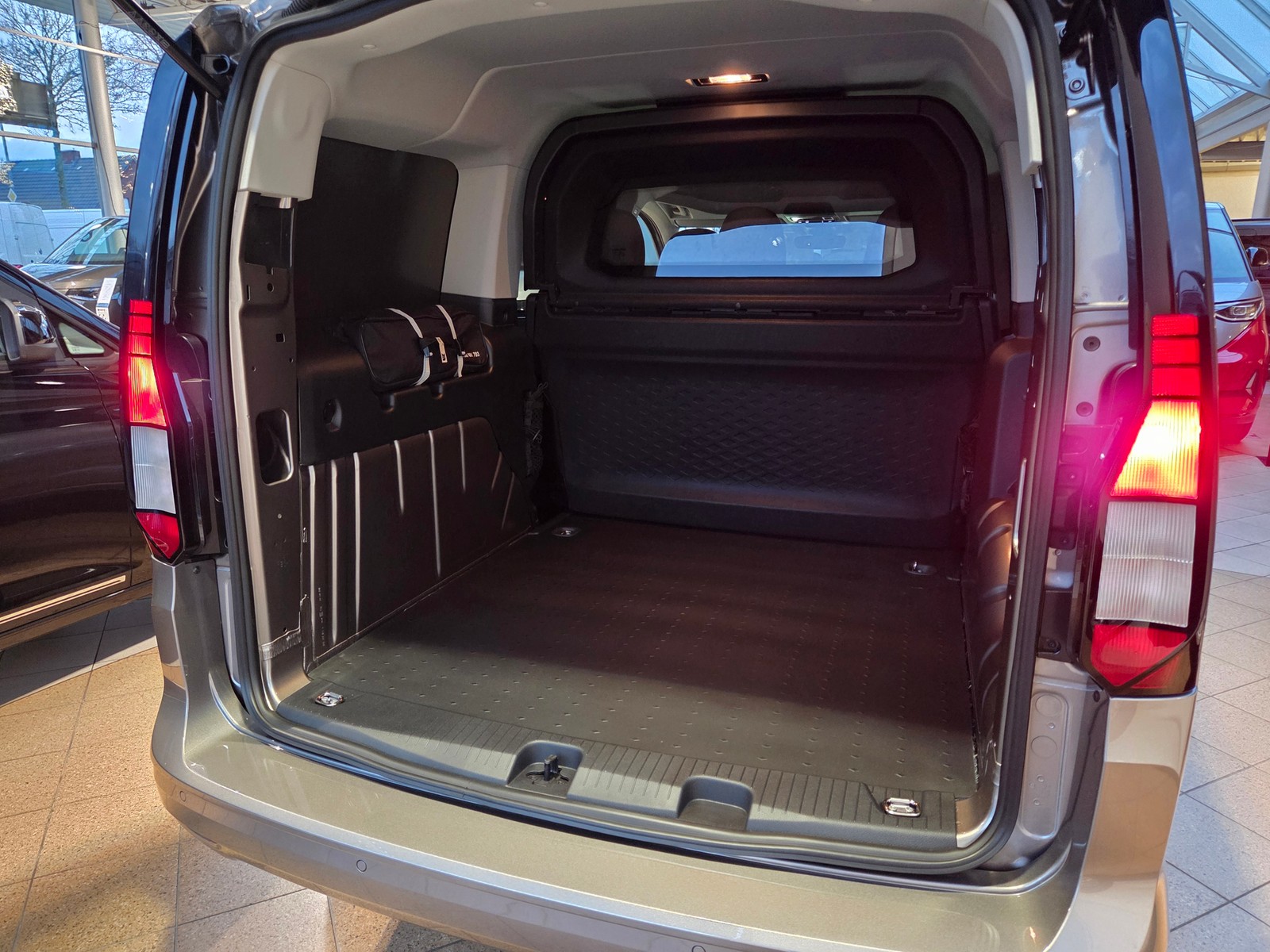 VW - Caddy 2,0 TDI Flexible Maxi LED AHK Kamera_17