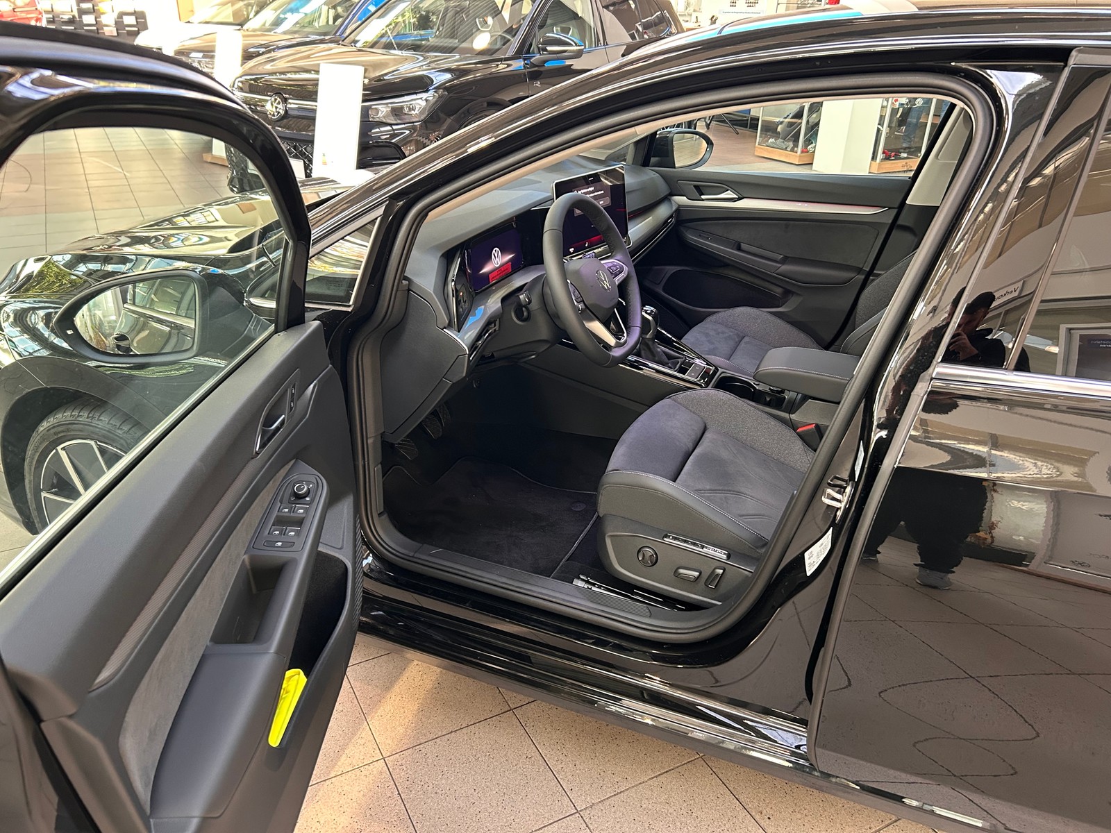 VW - Golf VIII 1,5 TSI Style LED Navi AHK Pano_15