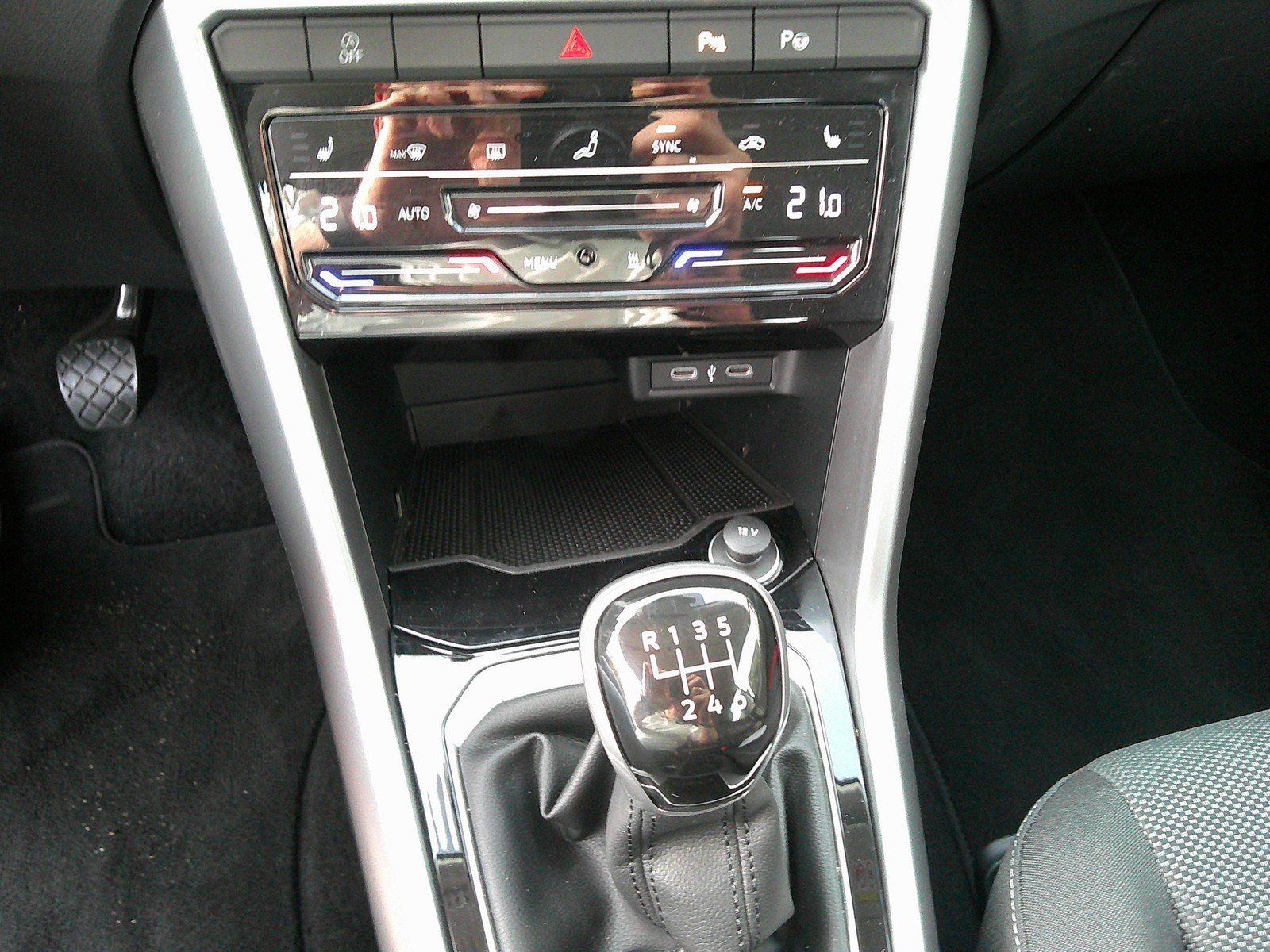 VW - T-Roc 2,0 TDI Life LED Navi Standheizung_5