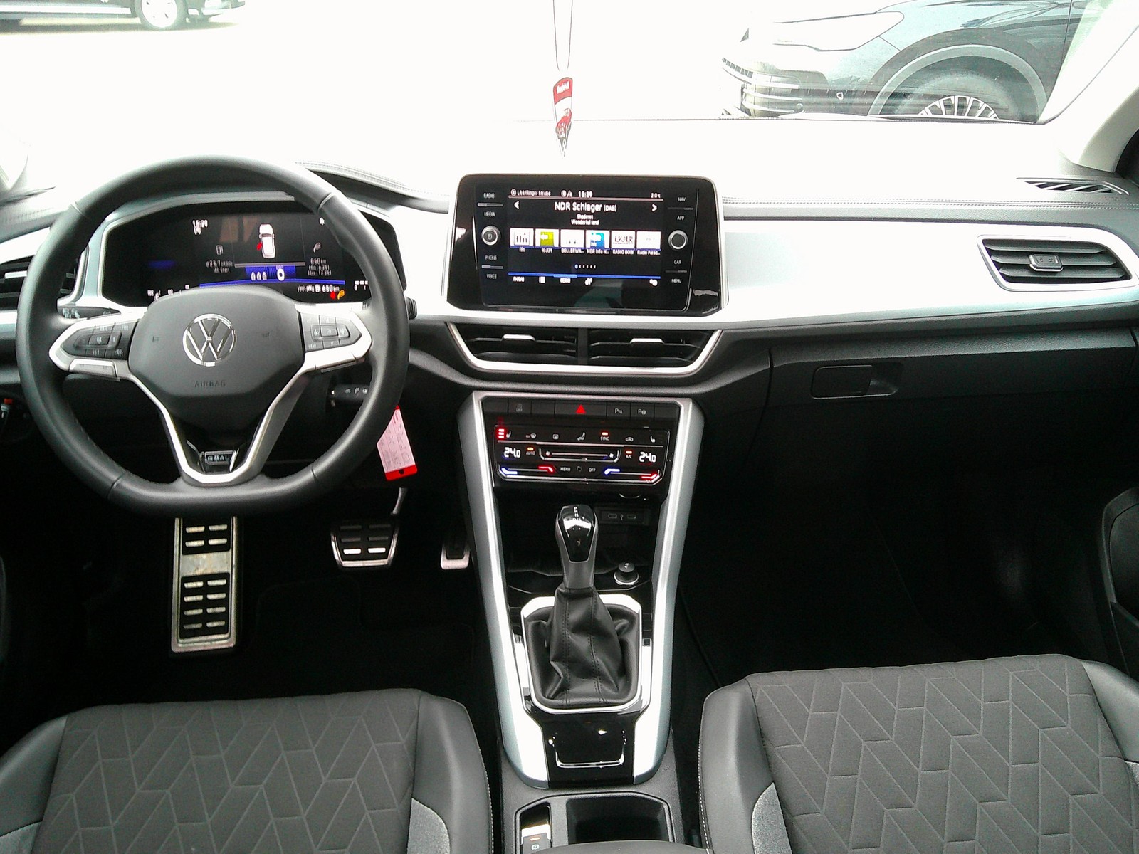 VW - T-Roc 2.0 TDI DSG Goal Kamera+Navi+LED+ACC+AHK_7