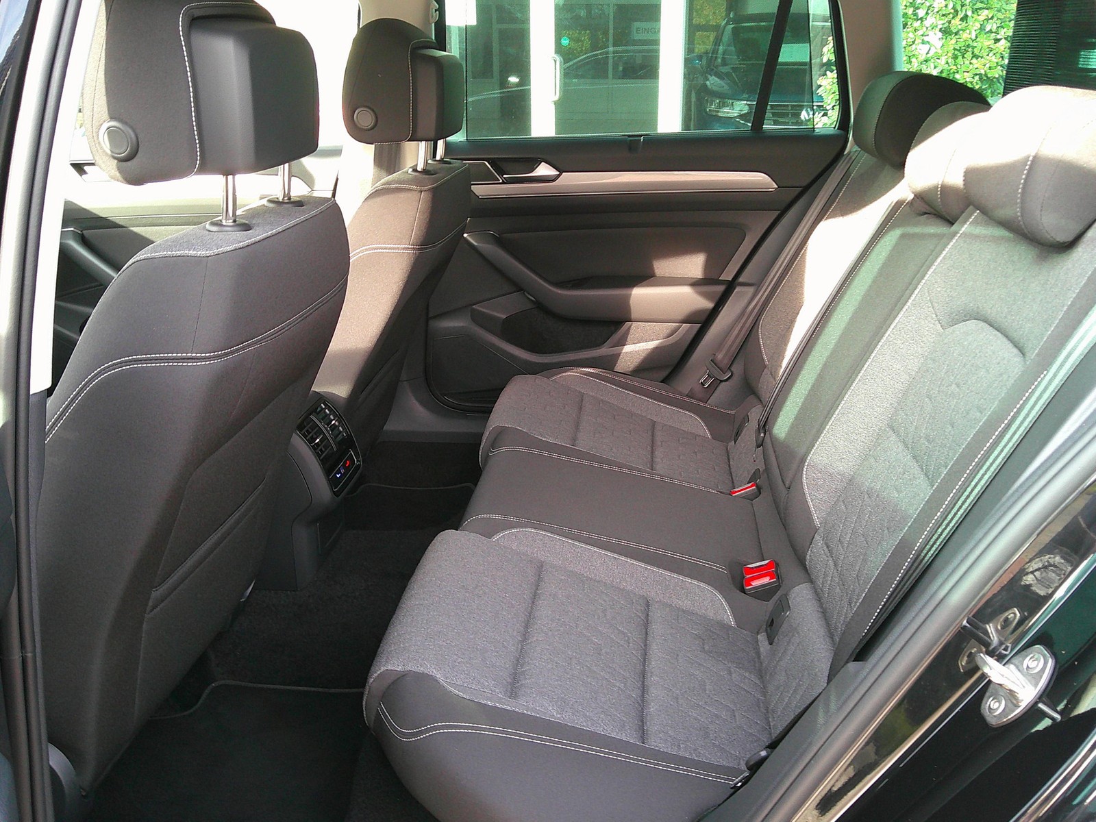 VW - Passat Variant GTE Matrix Navi AHK_7