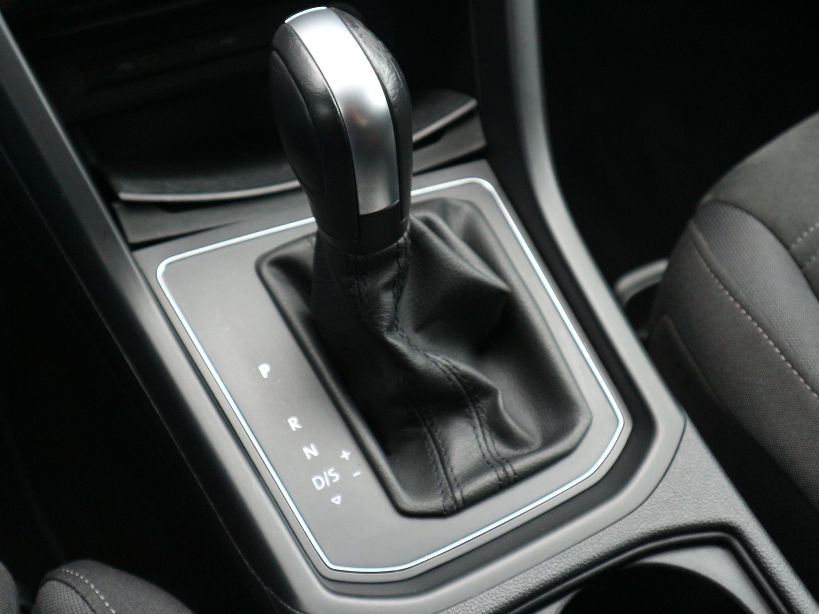 VW - Touran 1,5 TSI Comfortline Navi Kamera_11