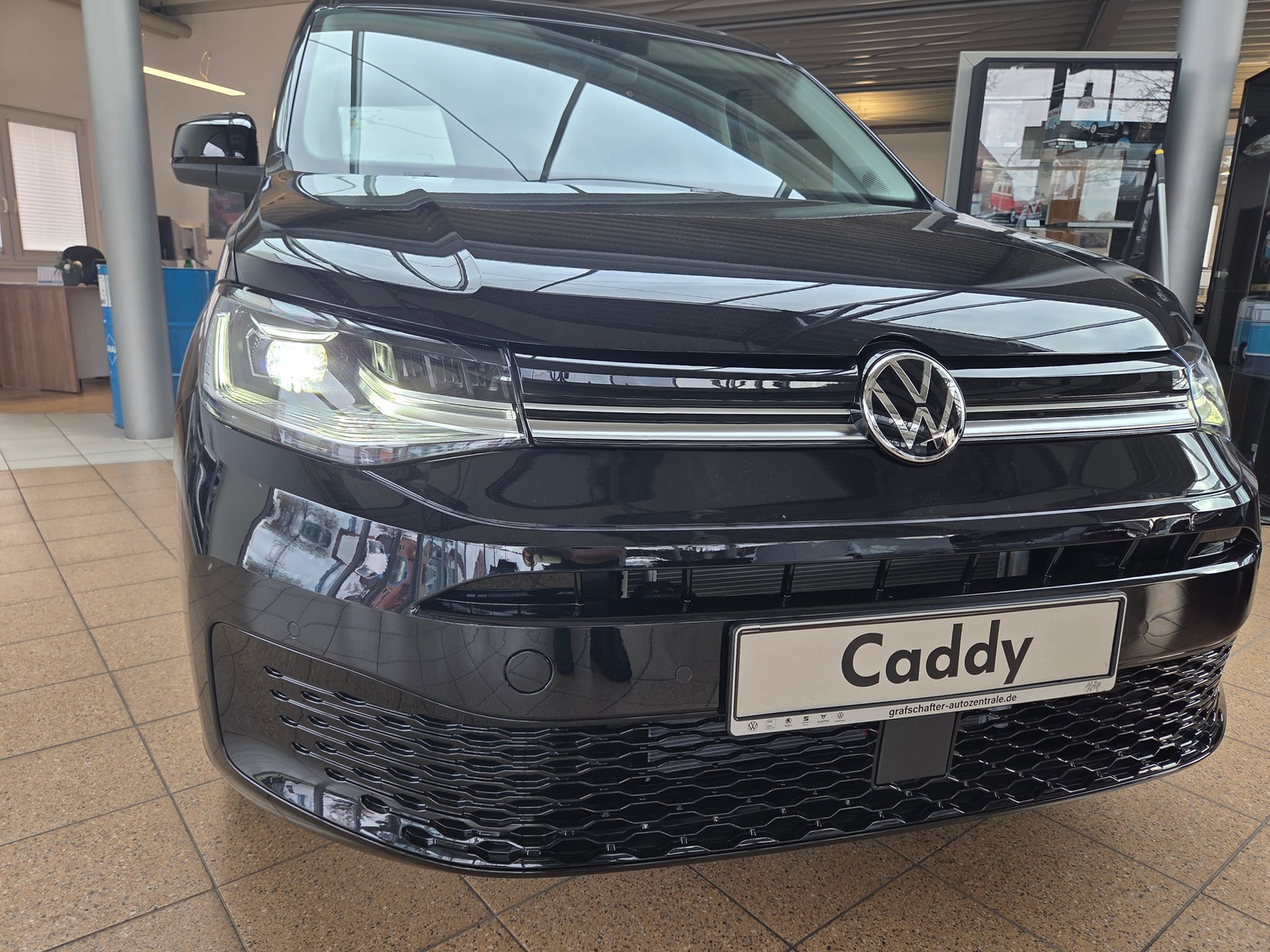 VW - Caddy 2,0 TDI Dark Label Maxi LED Navi AHK_13