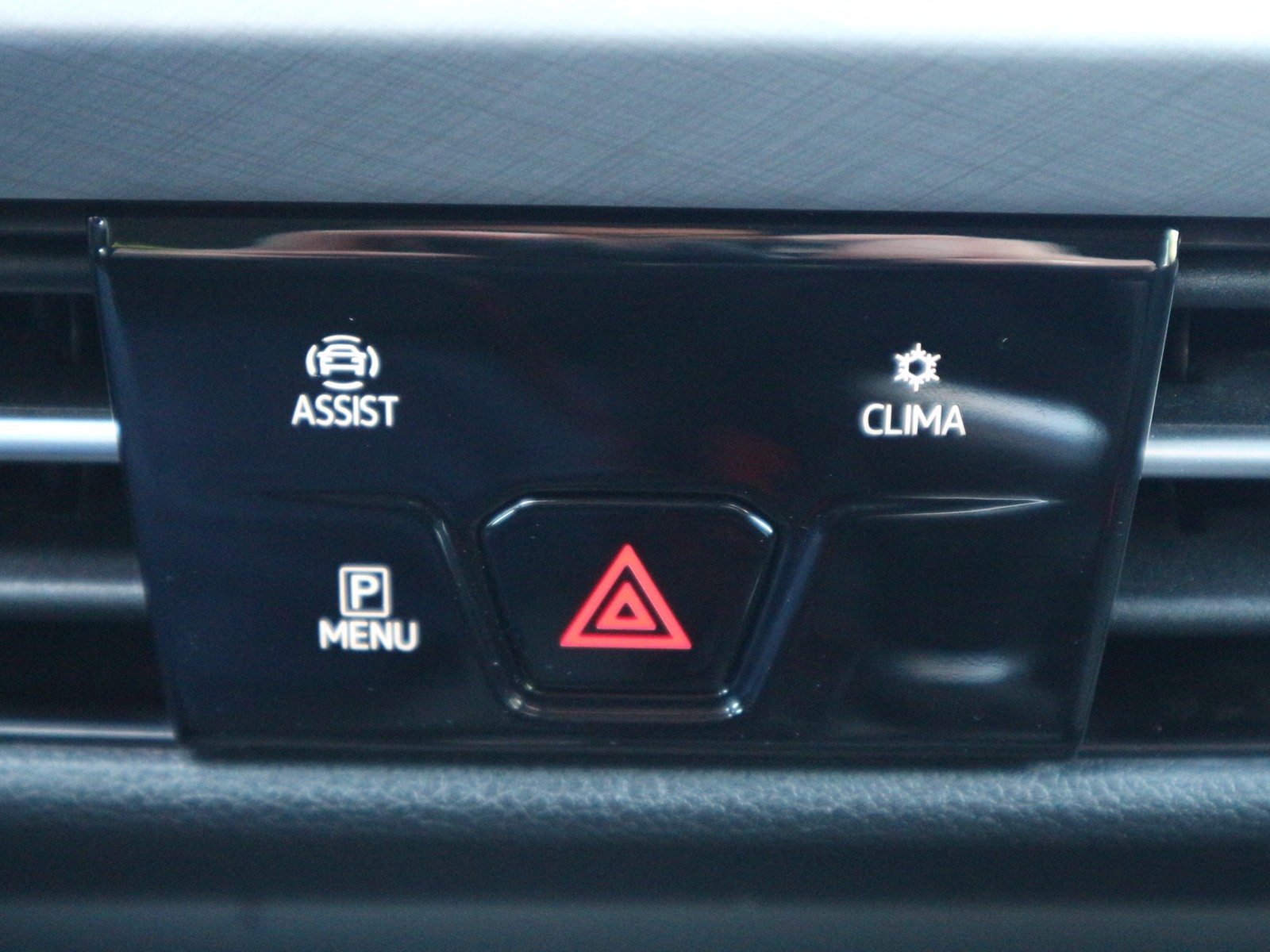 VW - Golf VIII Variant Life LED Navi AHK_10