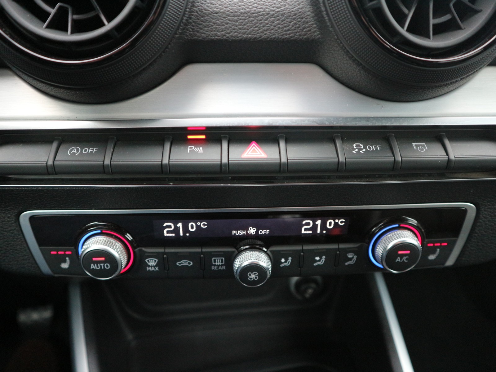 Audi - Q2 30 TFSI Sport /LED/AHK/el.Klappe/Navi_10