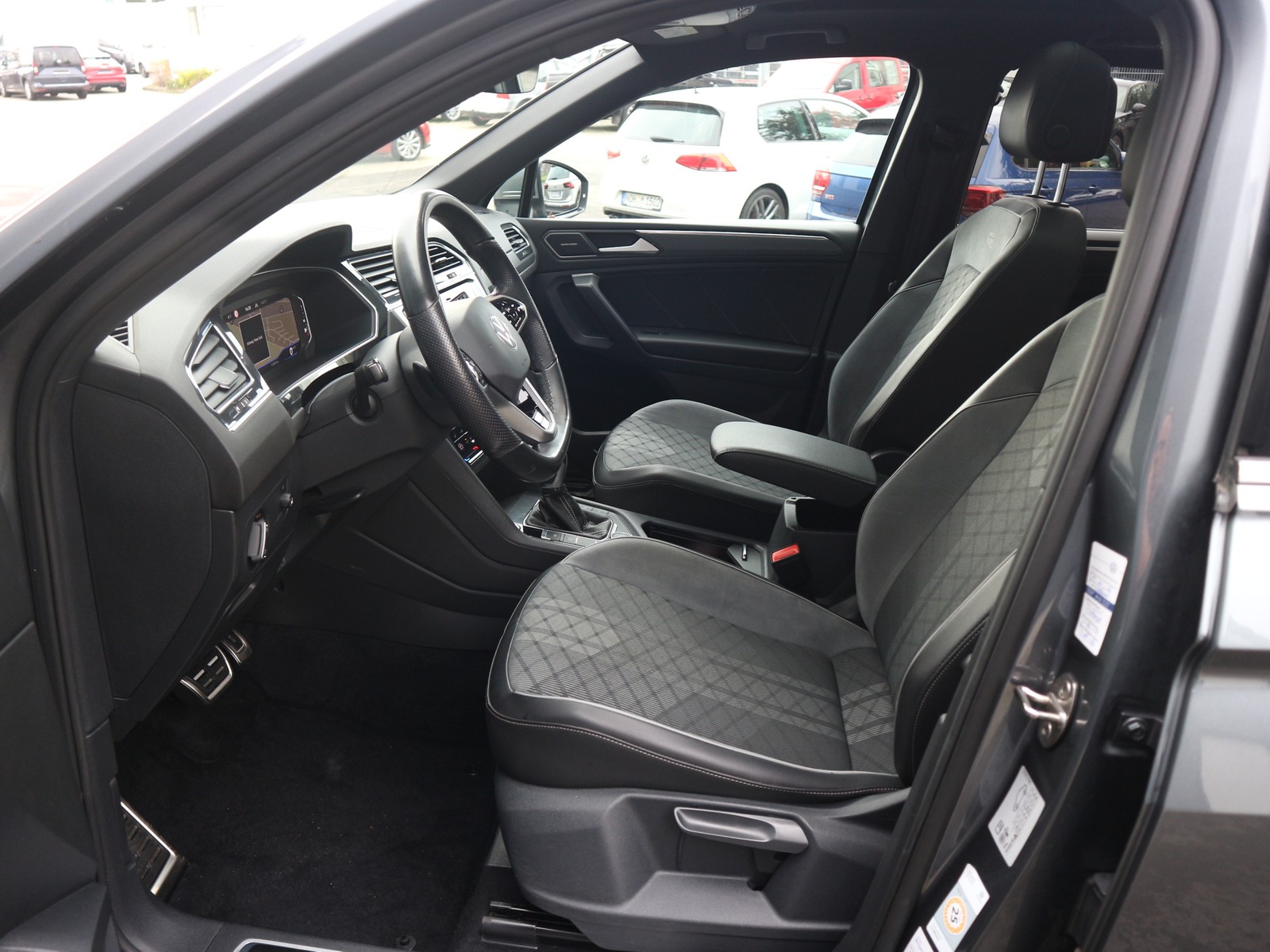 VW - Tiguan Allspace 2,0 TDI R-Line 4Motion Matrix AHK Pano Navi_2