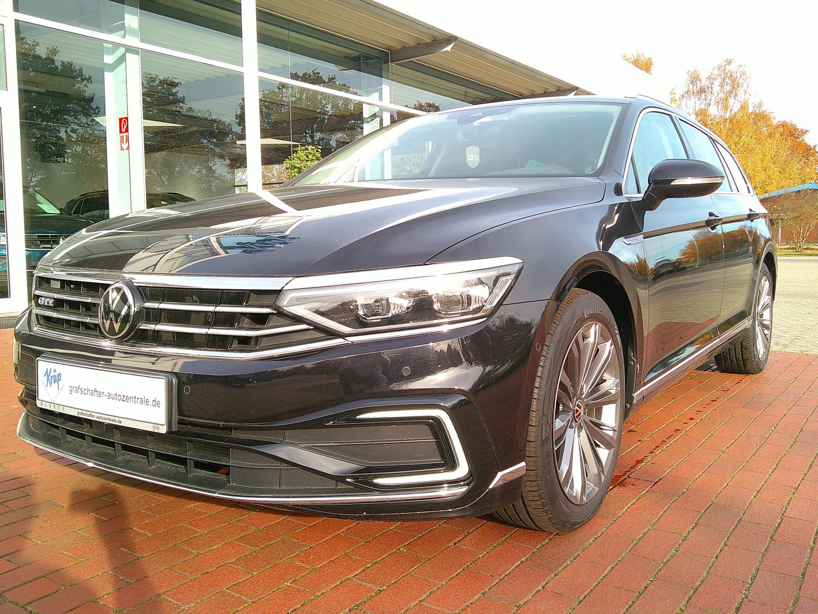 VW - Passat Variant GTE Matrix Navi AHK_12