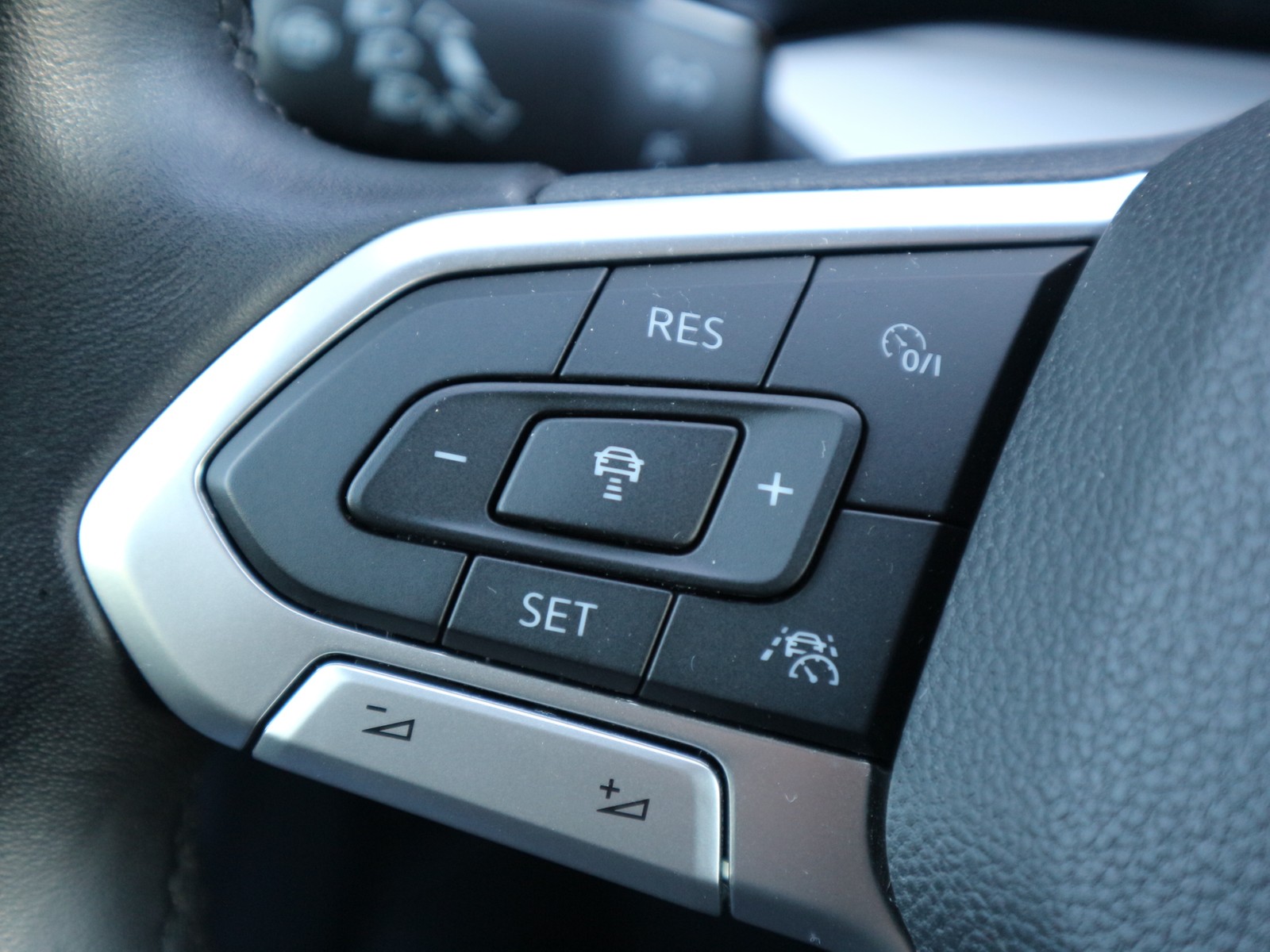 VW - Golf VIII Variant Life LED Navi AHK_4