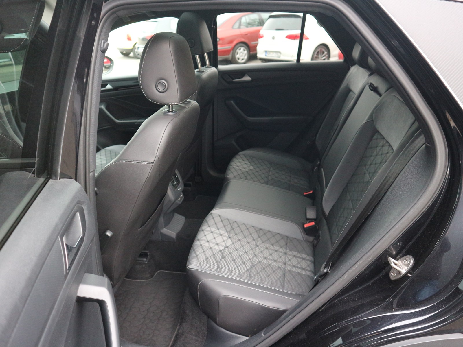 VW - T-Roc 2,0 TDI R-Line +Pano+AHK+DrivingSchool+_23
