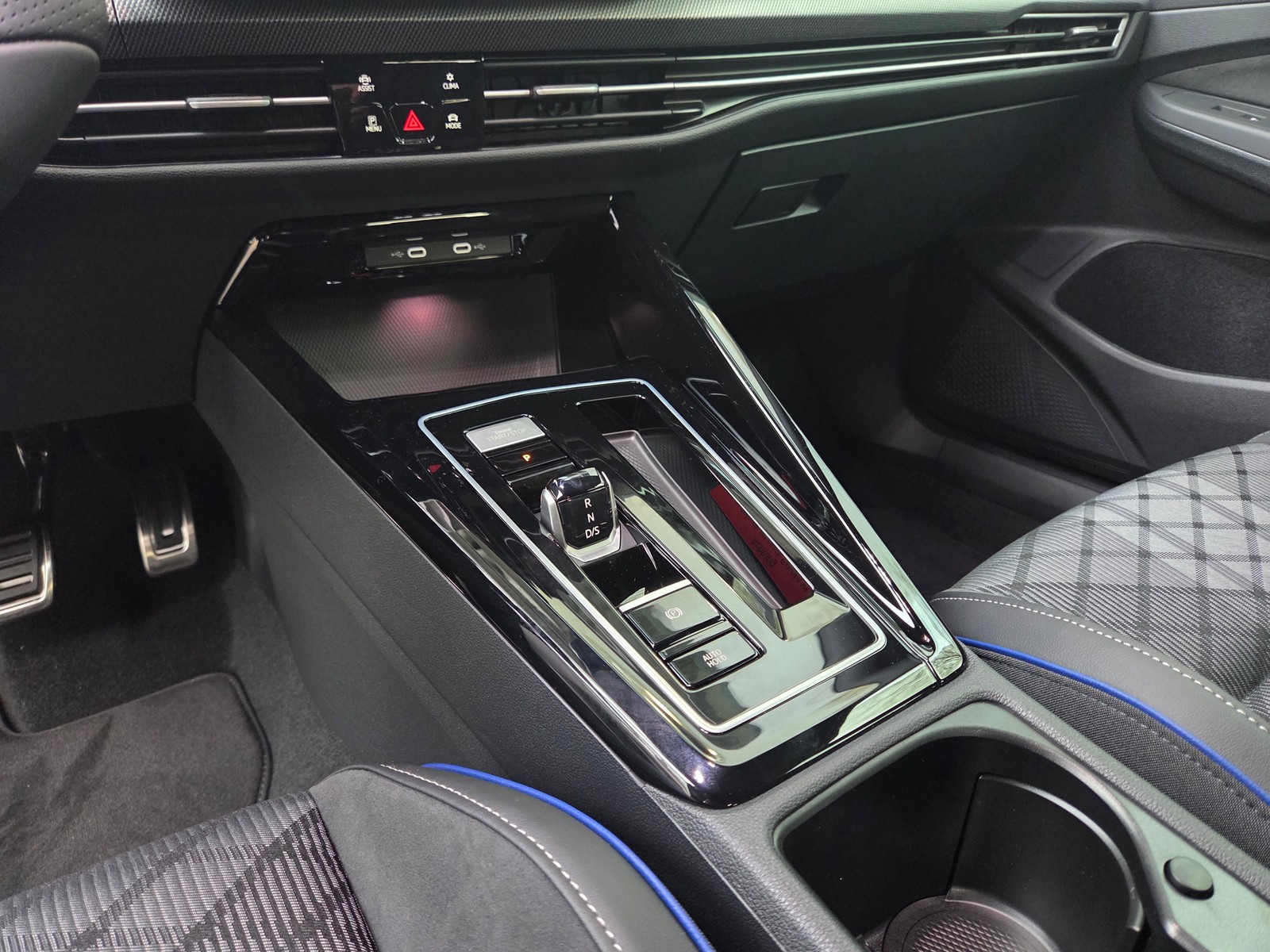 VW - Golf VIII Lim 1.5 eTSI R-Line AHK+NAVI+LED+Head-UP_11