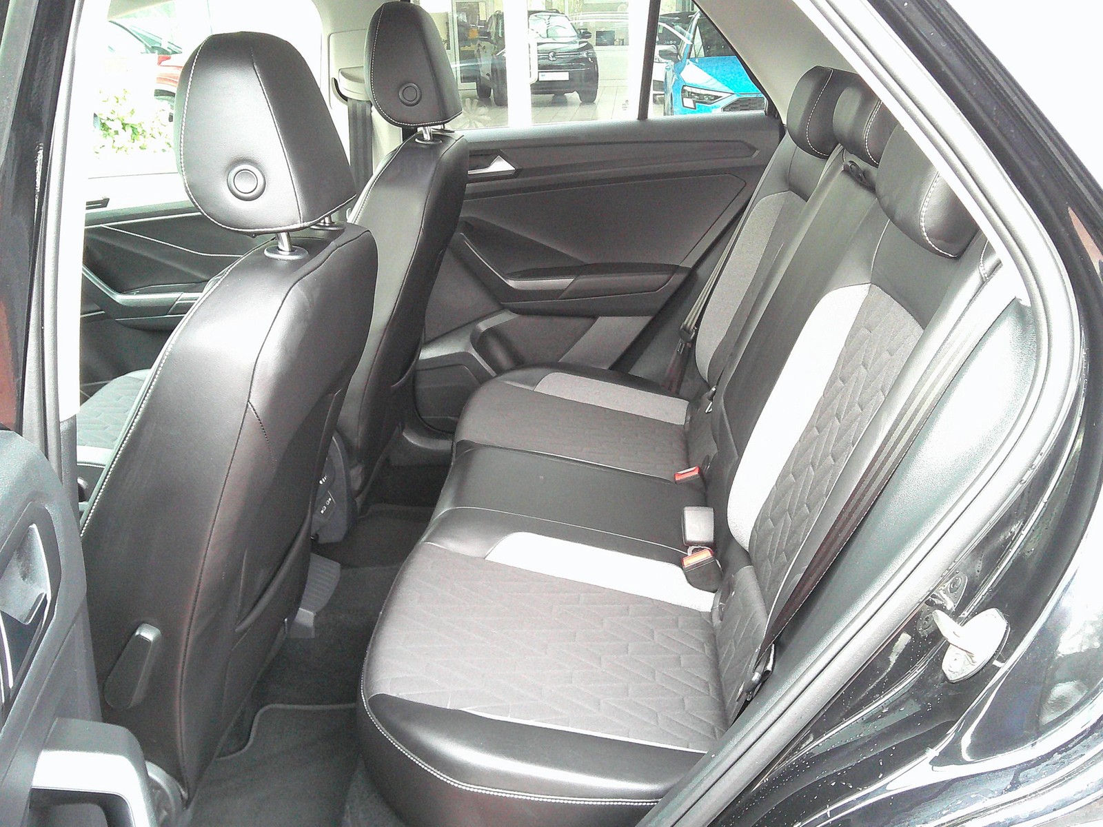 VW - T-Roc 2.0 TDI DSG Goal Kamera+Navi+LED+ACC+AHK_8