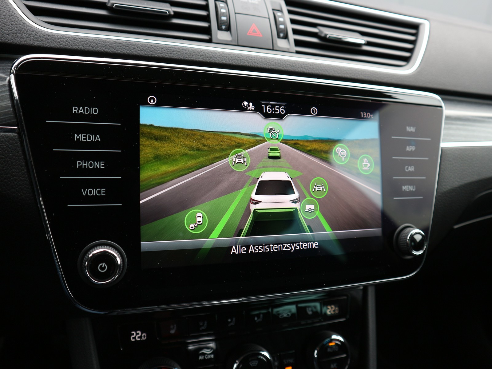 Skoda - Superb Combi 2.0 TDI DSG Premium Edition /AHK/LEDER/MASSAGE_9