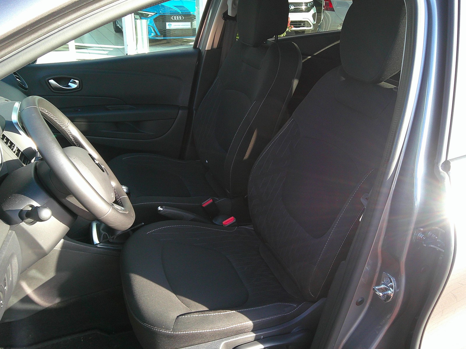 Renault - Captur 0.9 TCe  Limited Tempomat+PDC+Keyless+AHK_2