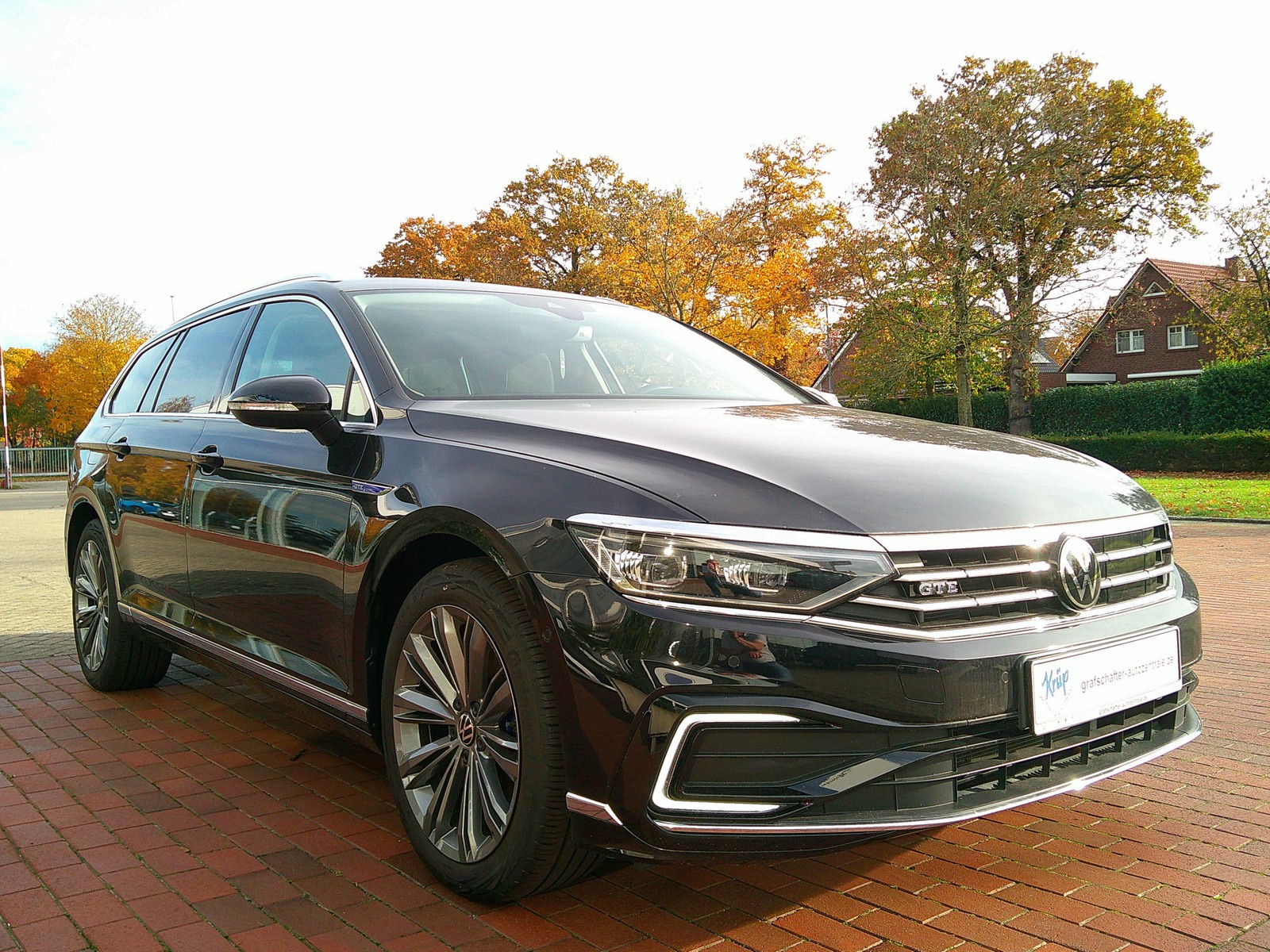 VW - Passat Variant GTE Matrix Navi AHK_17