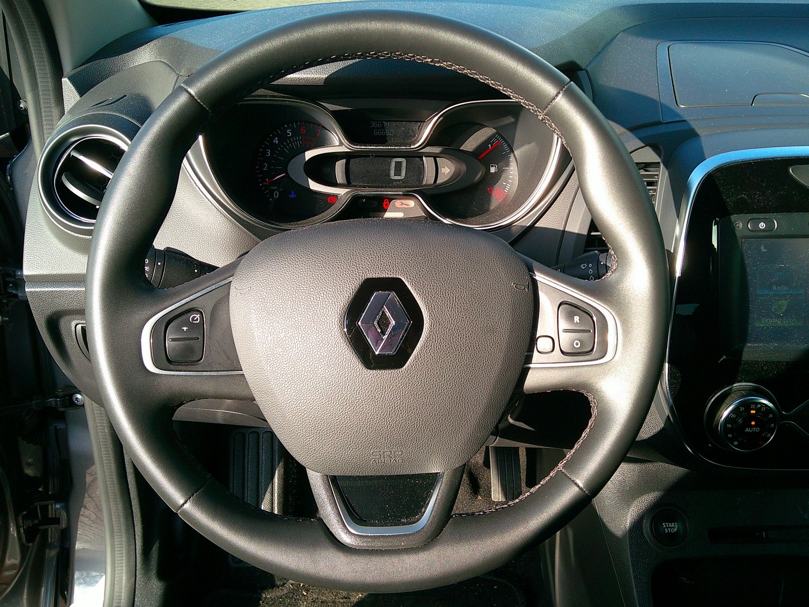 Renault - Captur 0.9 TCe  Limited Tempomat+PDC+Keyless+AHK_4