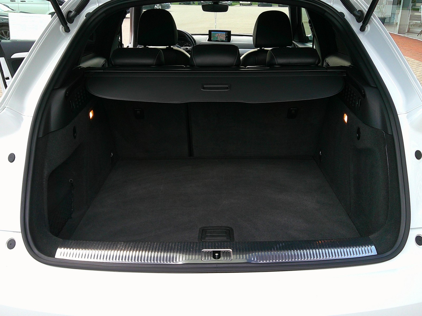 Audi - Q3 2.0 TDI DSG  S-Line quattro SiHz+PDC+NAVI+AHK_10
