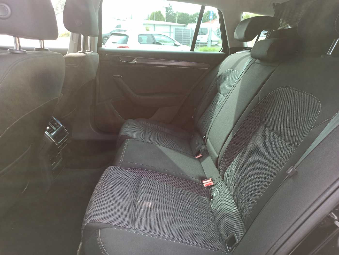 Skoda - Superb Combi 2,0 TDI Style LED Navi VC_17