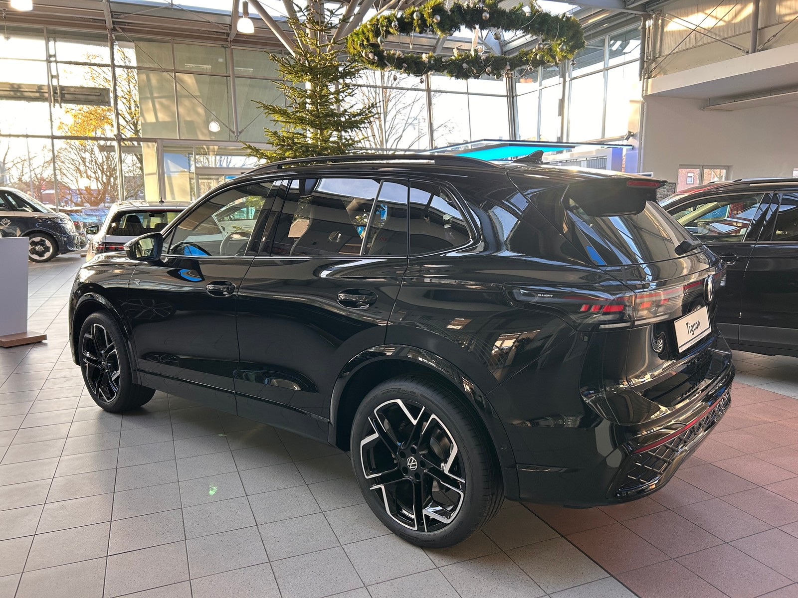 VW - Tiguan 2,0 TDI R-Line AHK NAVI LED_19