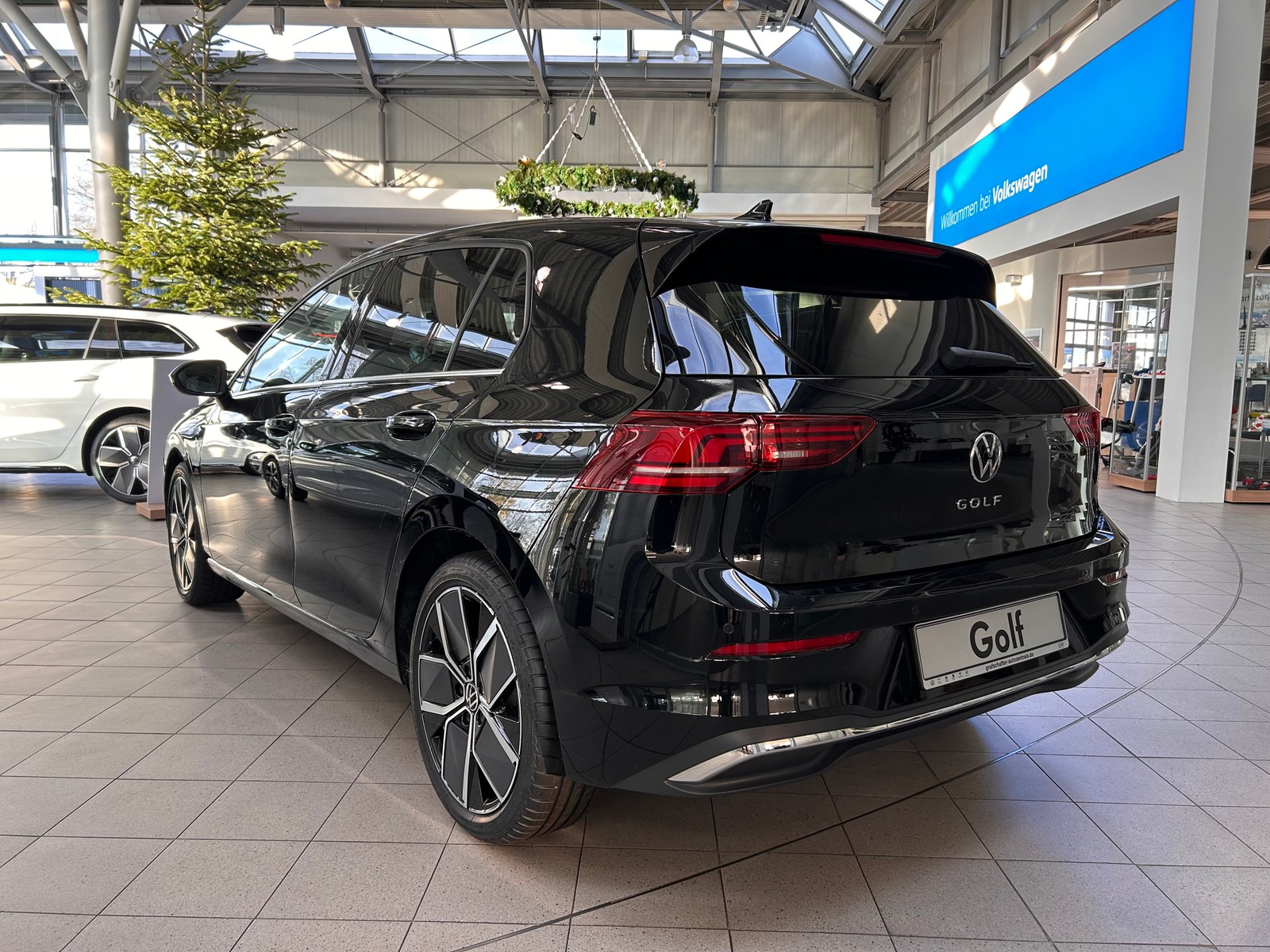 VW - Golf VIII 1,5 TSI Style LED Navi AHK Pano_12