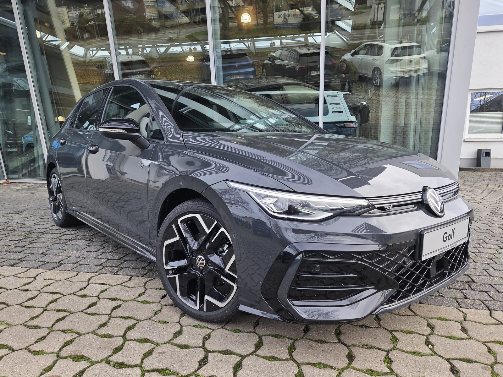 VW - Golf VIII Lim 1.5 eTSI R-Line AHK+NAVI+LED+Head-UP_14