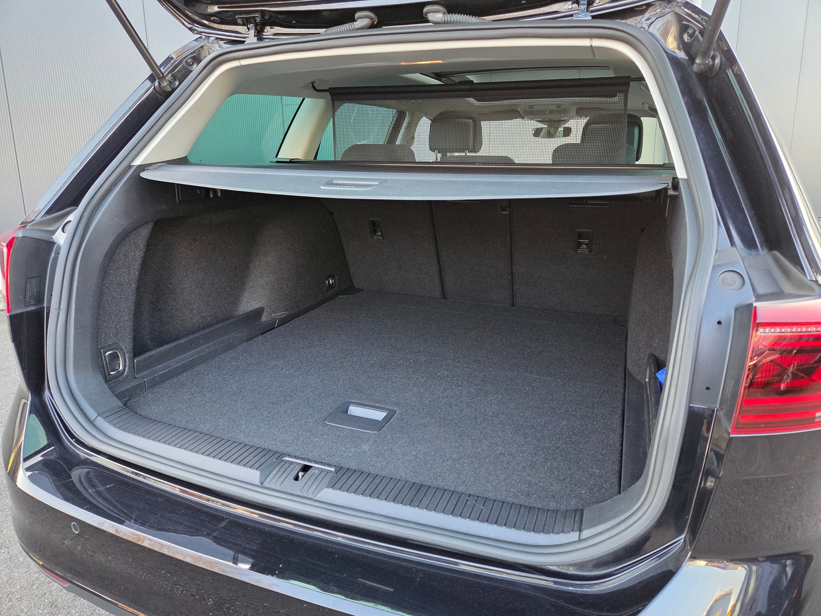 VW - Passat Variant 2.0 TDI Business /MATRIX/PANO/MOD22/IQDRIVE_10