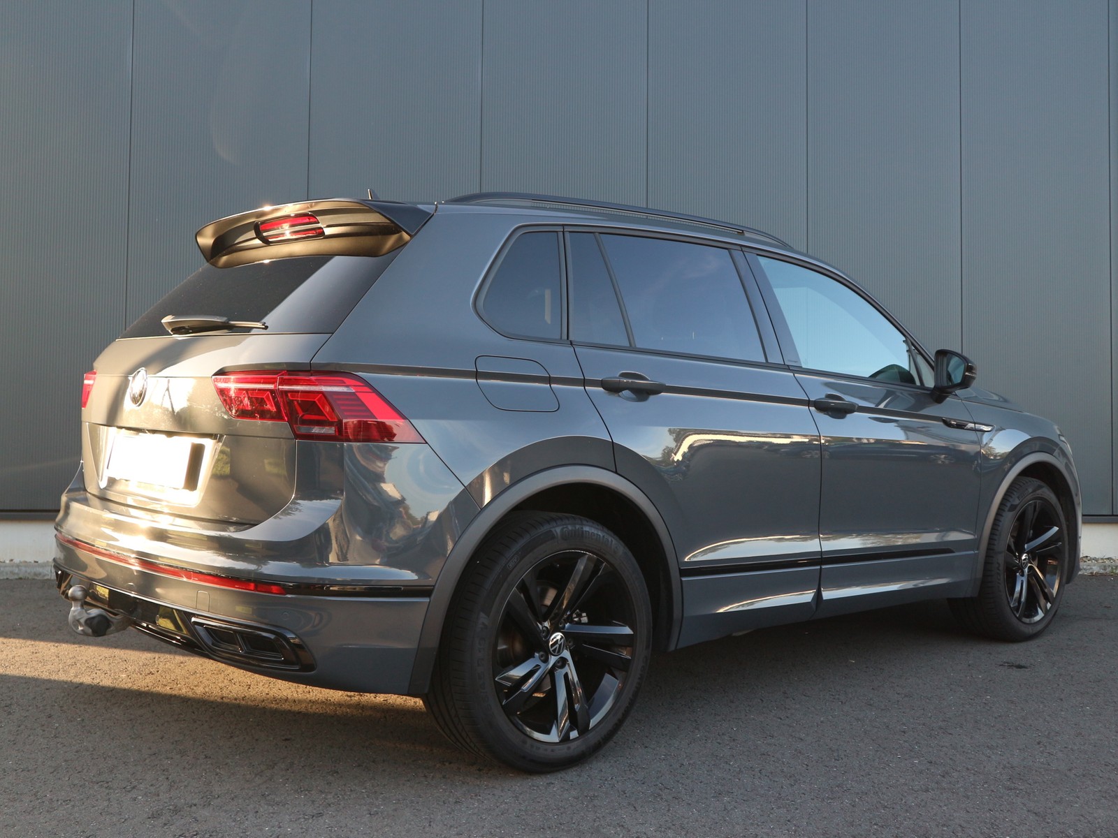 VW - Tiguan 2,0 TDI R-Line Black 4M /Matrix/AHK/KAM_17 VW - Tiguan 2,0 TDI R-Line Black 4M /Matrix/AHK/KAM_17