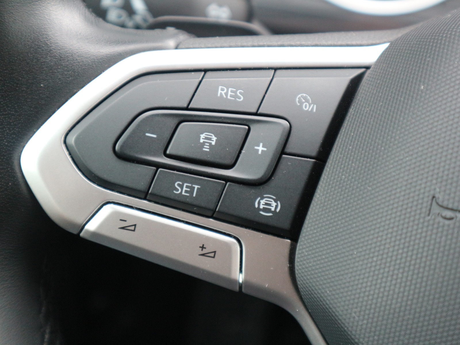 VW - Tiguan 2,0 TDI Life LED Navi AHK_4