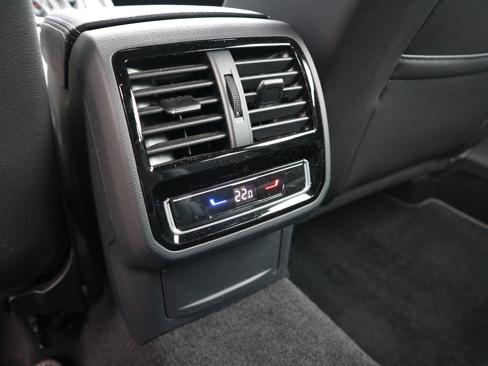 VW - Passat Variant 2.0 TDI DSG R Line /MATRIX/IQDRIVE/MASSAGE_17