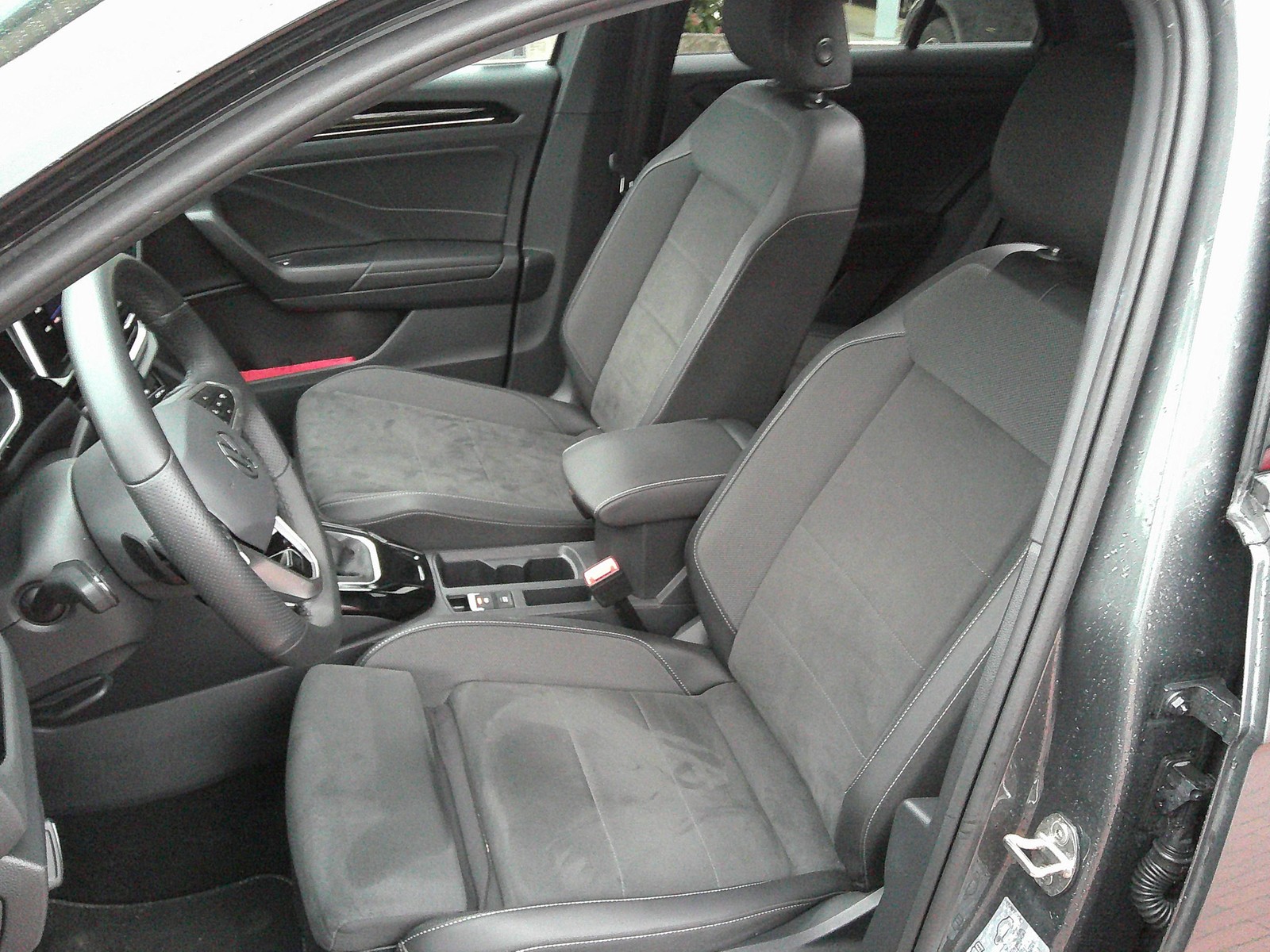 VW - T-Roc 1.5 TSI DSG R-Line KAMERA+ACC+NAVI+LED+AHK_3