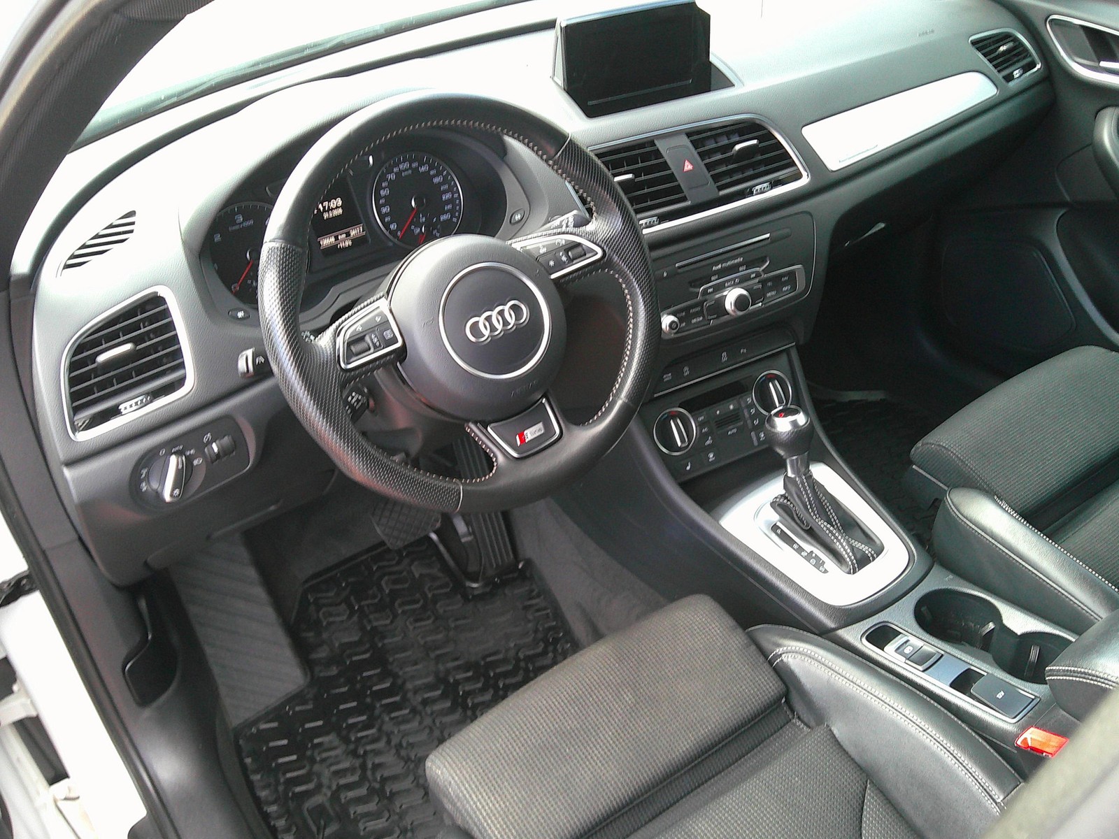 Audi - Q3 2.0 TDI DSG  S-Line quattro SiHz+PDC+NAVI+AHK_2
