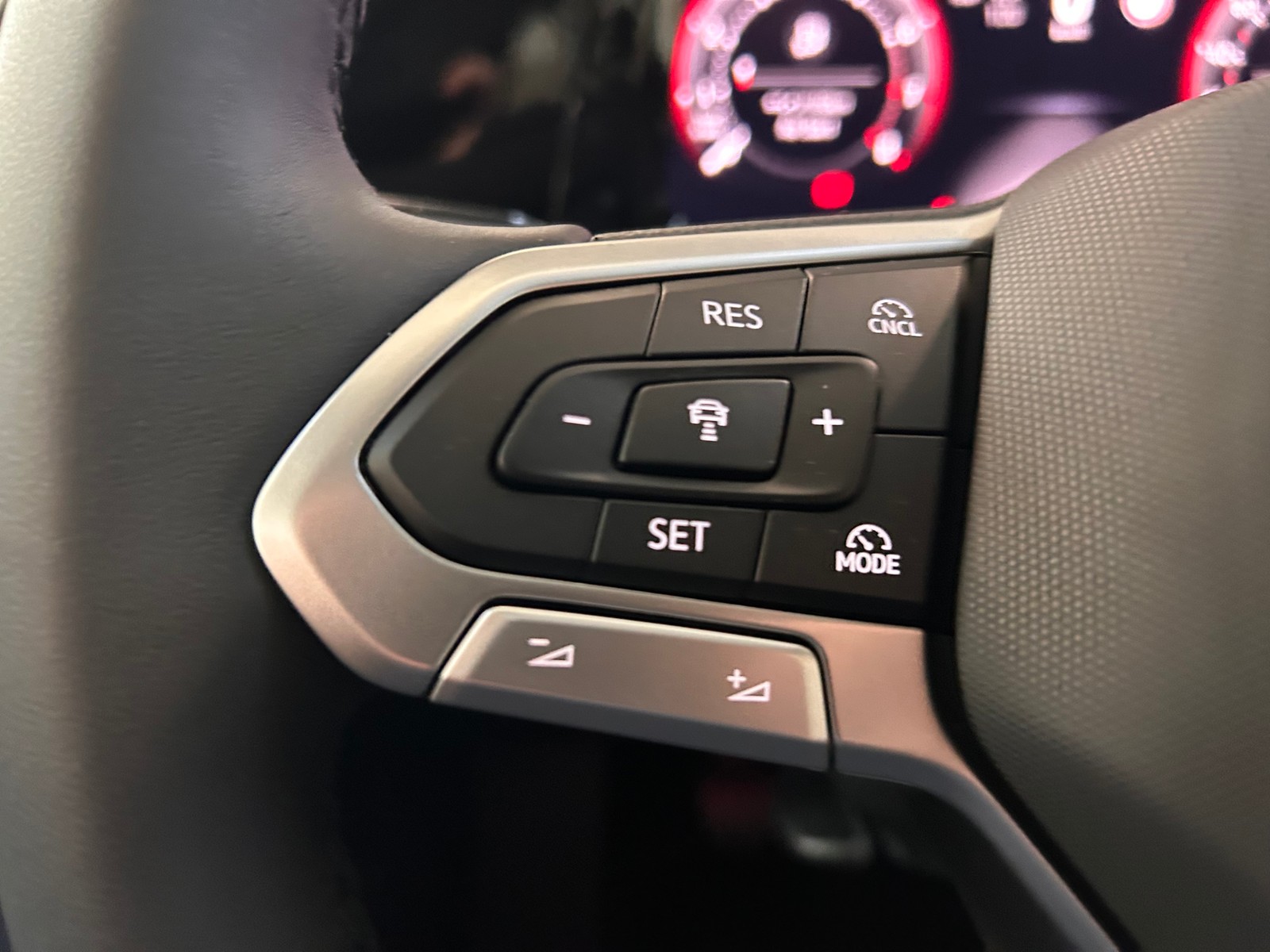 VW - Golf VIII 1,5 TSI Style LED Navi AHK Pano_3