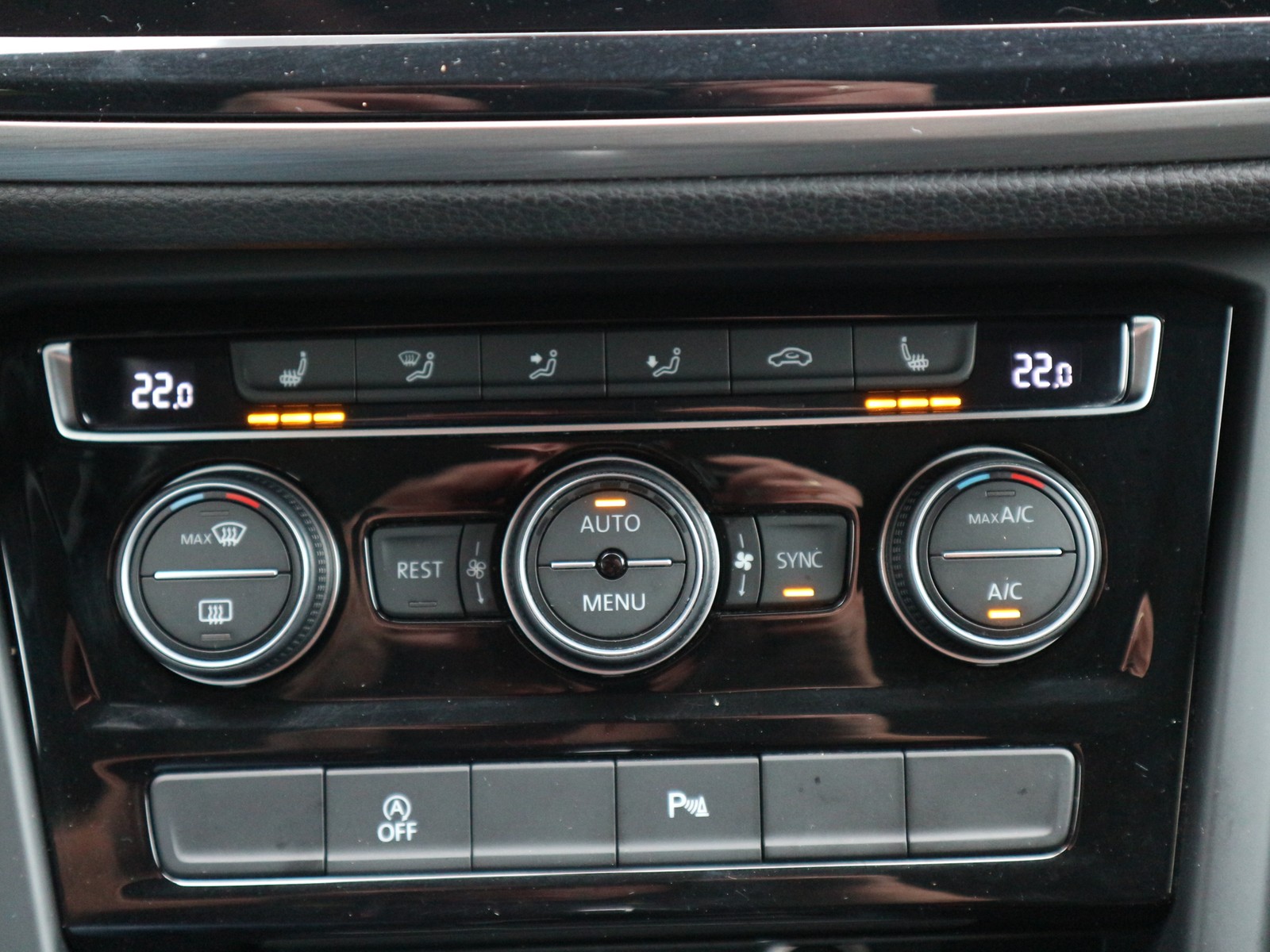 VW - Touran 1,5 TSI Comfortline Navi Kamera_10