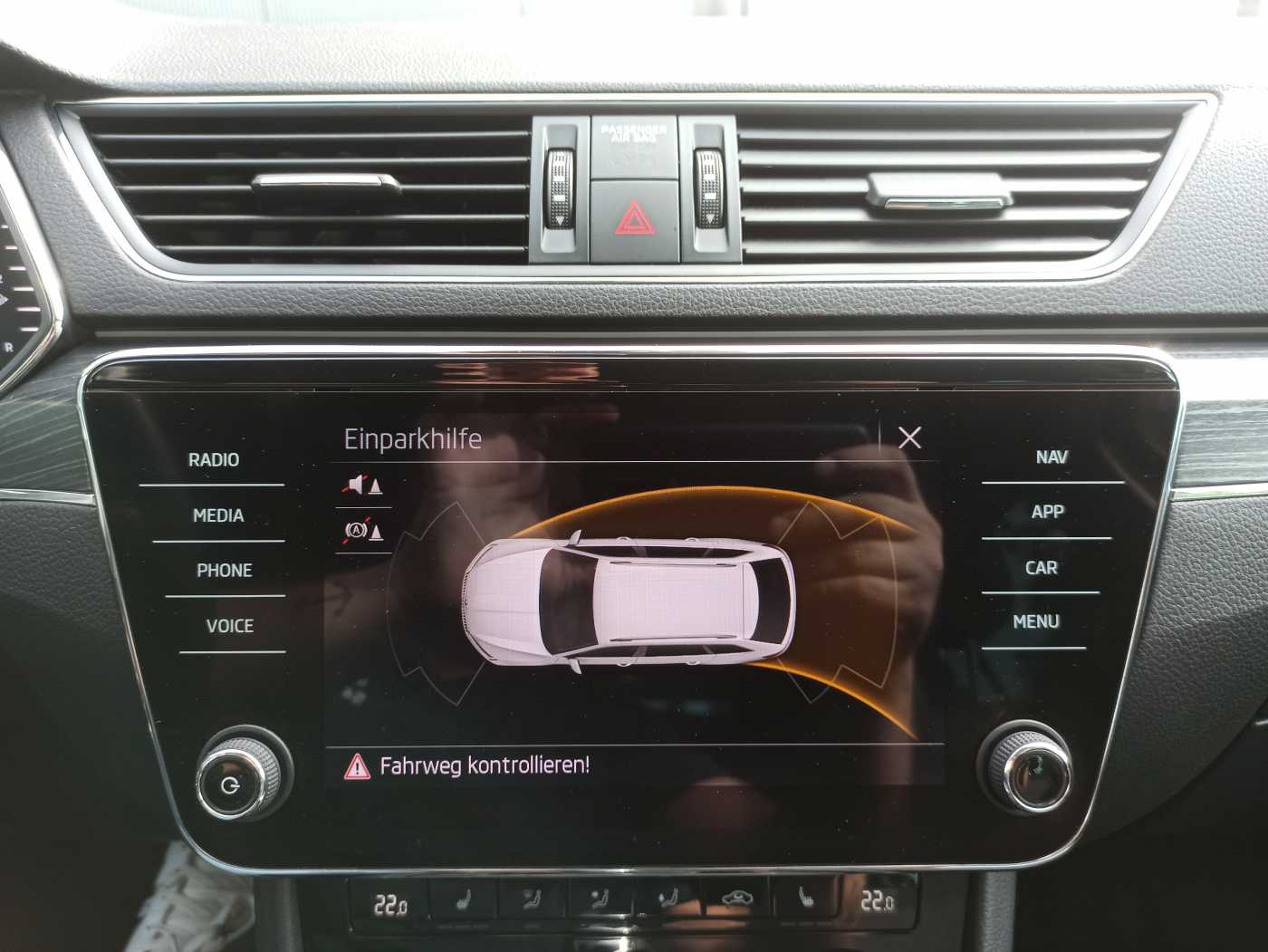 Skoda - Superb Combi 2,0 TDI Style LED Navi VC_11