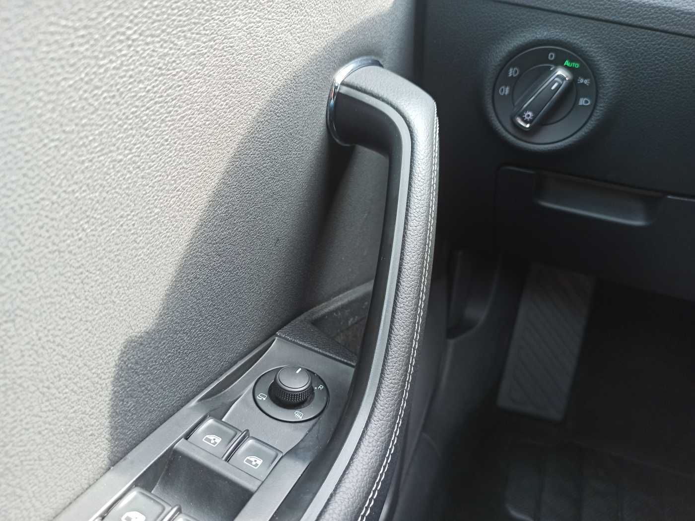 Skoda - Superb Combi 2,0 TDI Style LED Navi VC_2