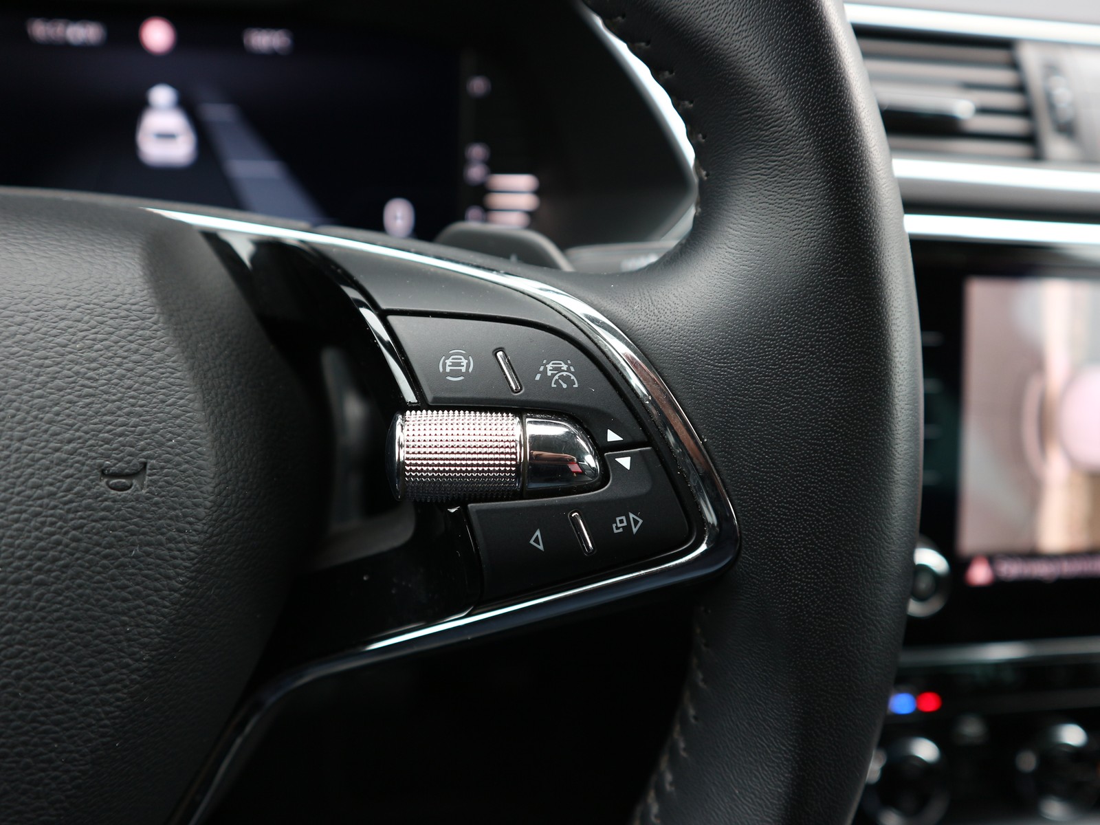 Skoda - Superb Combi 2.0 TDI DSG Premium Edition /AHK/LEDER/MASSAGE_16