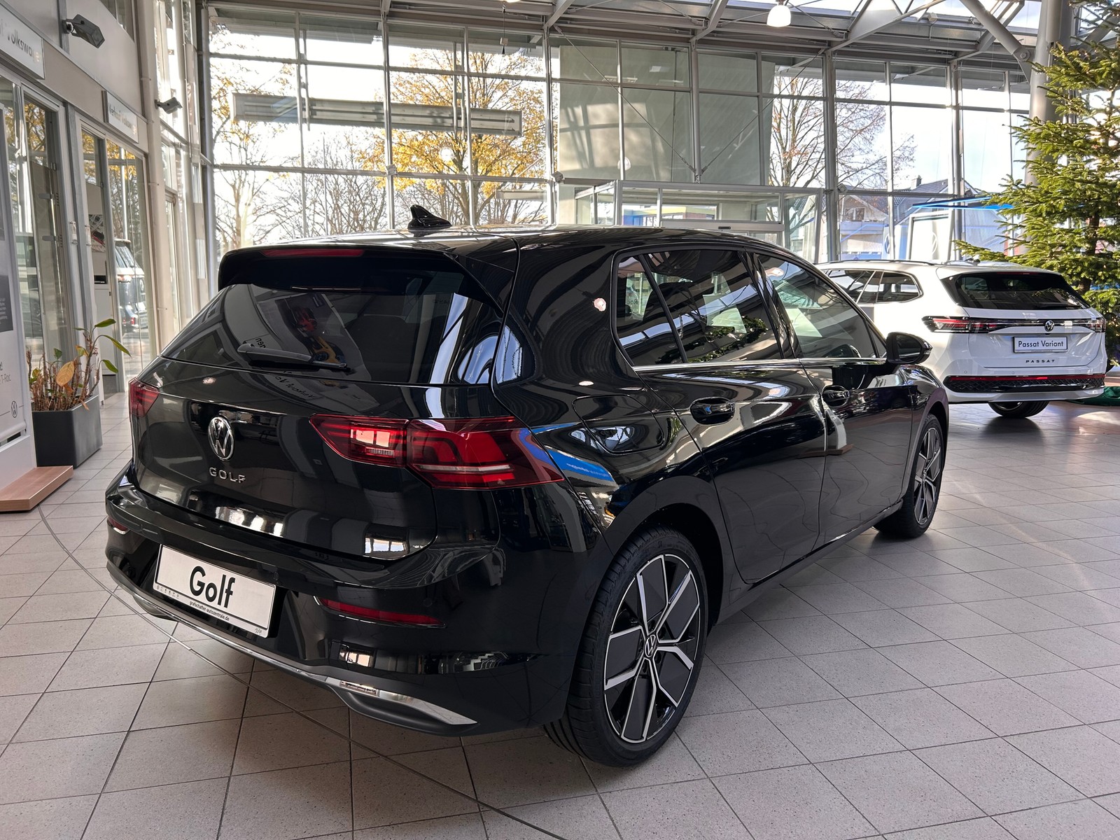 VW - Golf VIII 1,5 TSI Style LED Navi AHK Pano_11