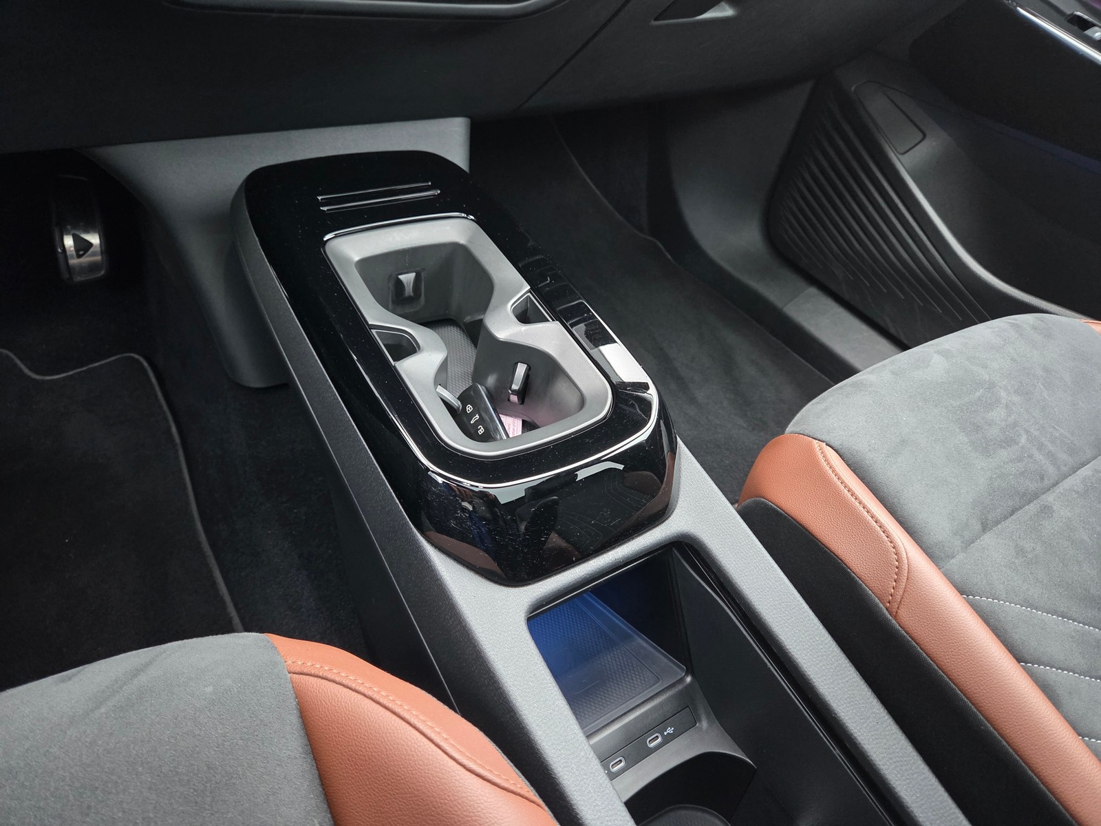 VW - ID.4 Pro Performance /AHK/MATRIX/PANO/KAM/PUMPE_11