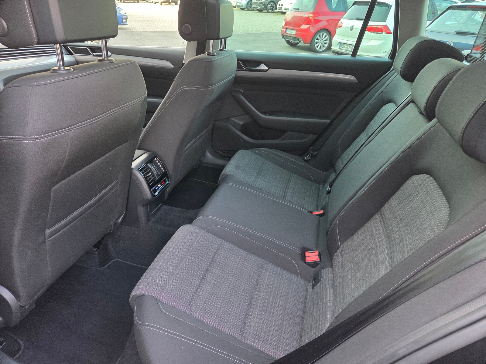 VW - Passat Variant 2.0 TDI Business /MATRIX/PANO/MOD22/IQDRIVE_15